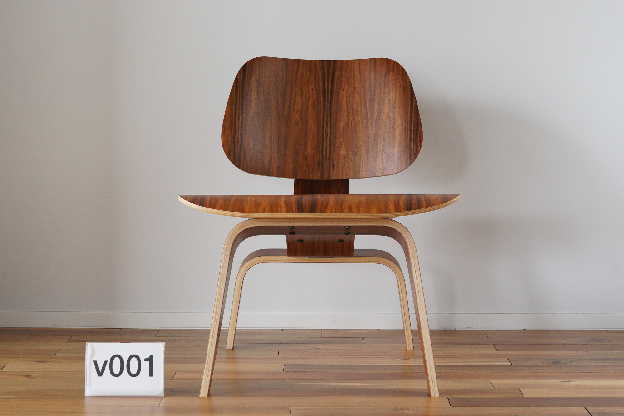 イームズLCWの木目