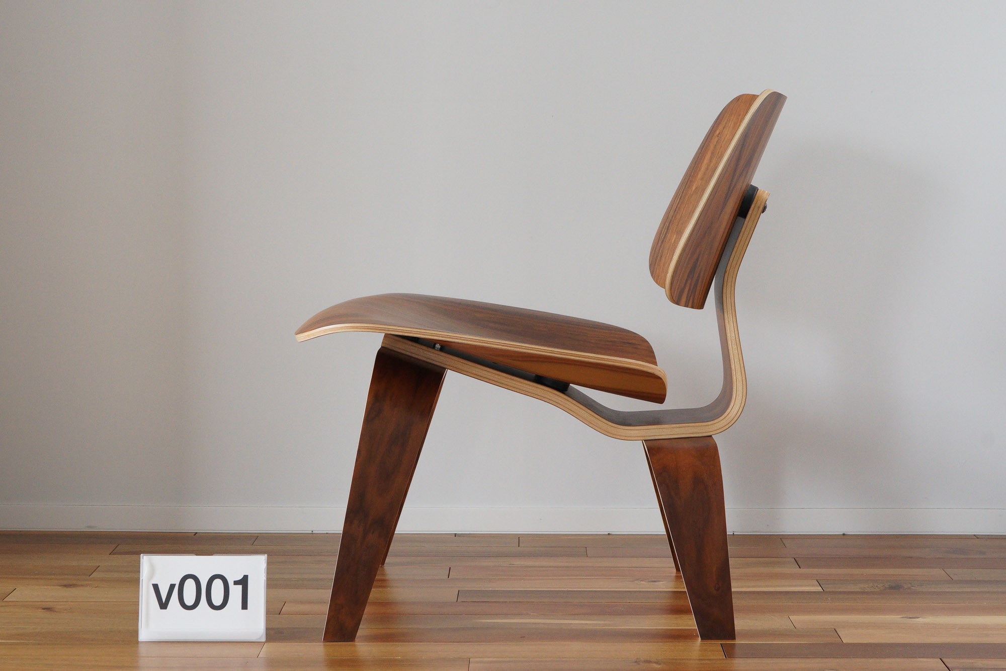 イームズLCWの木目