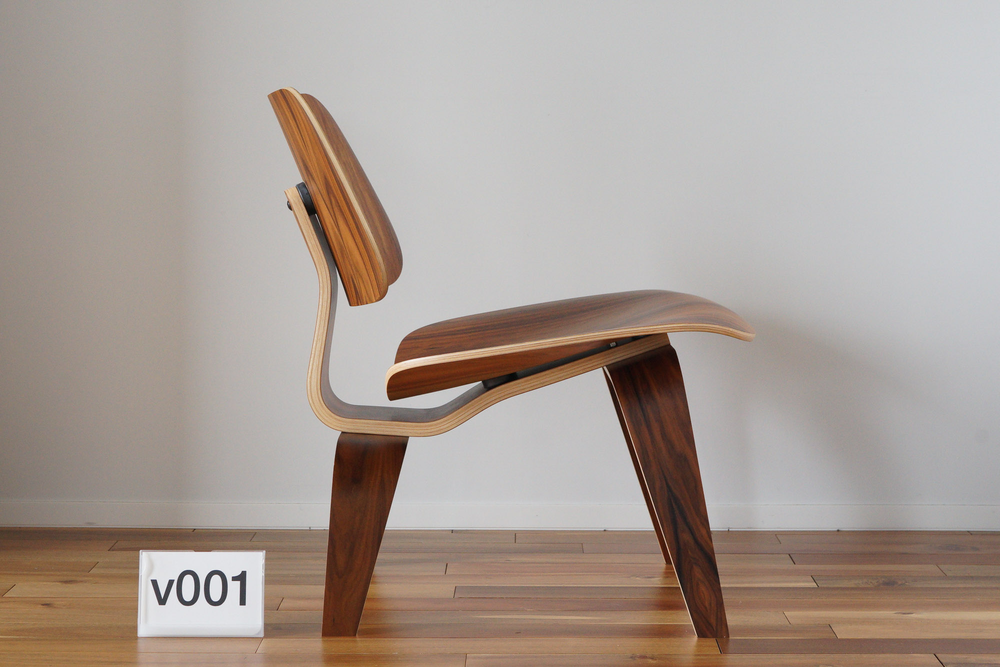 イームズLCWの木目