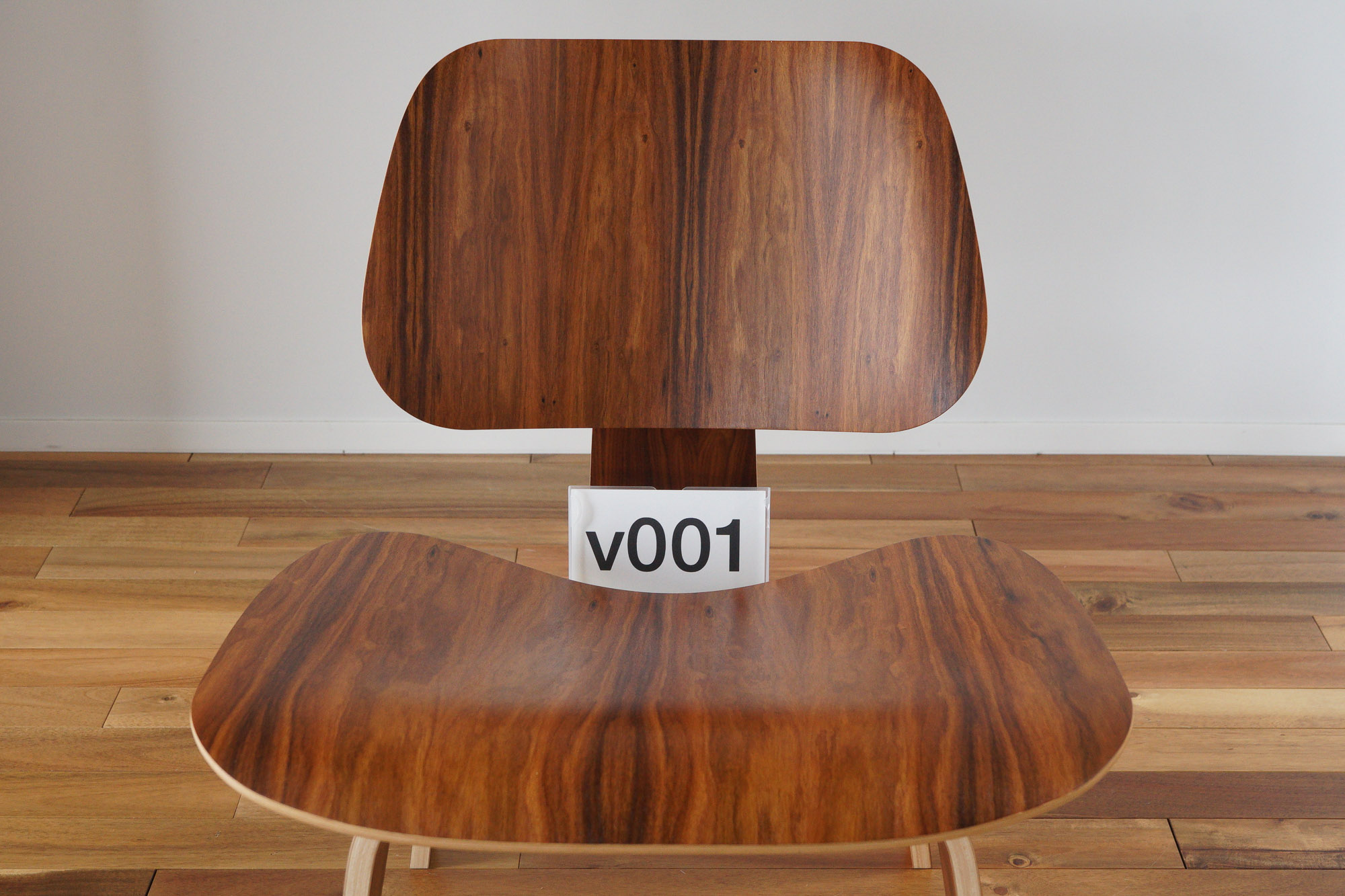 イームズLCWの木目