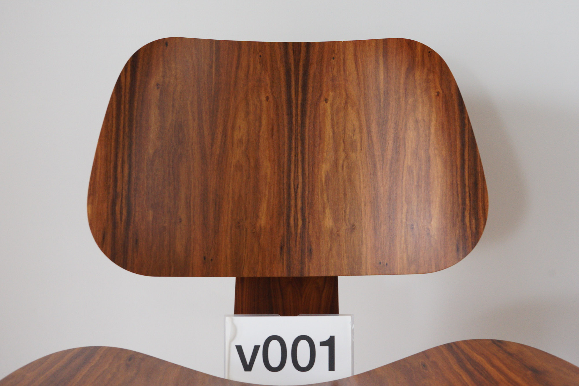 イームズLCWの木目