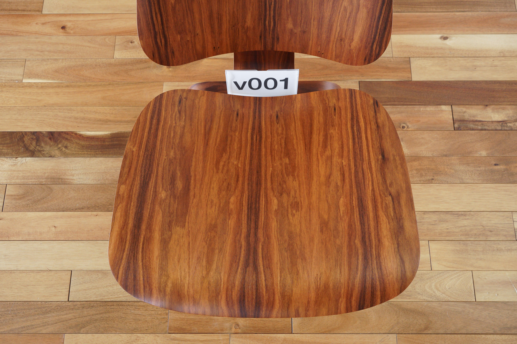 イームズLCWの木目