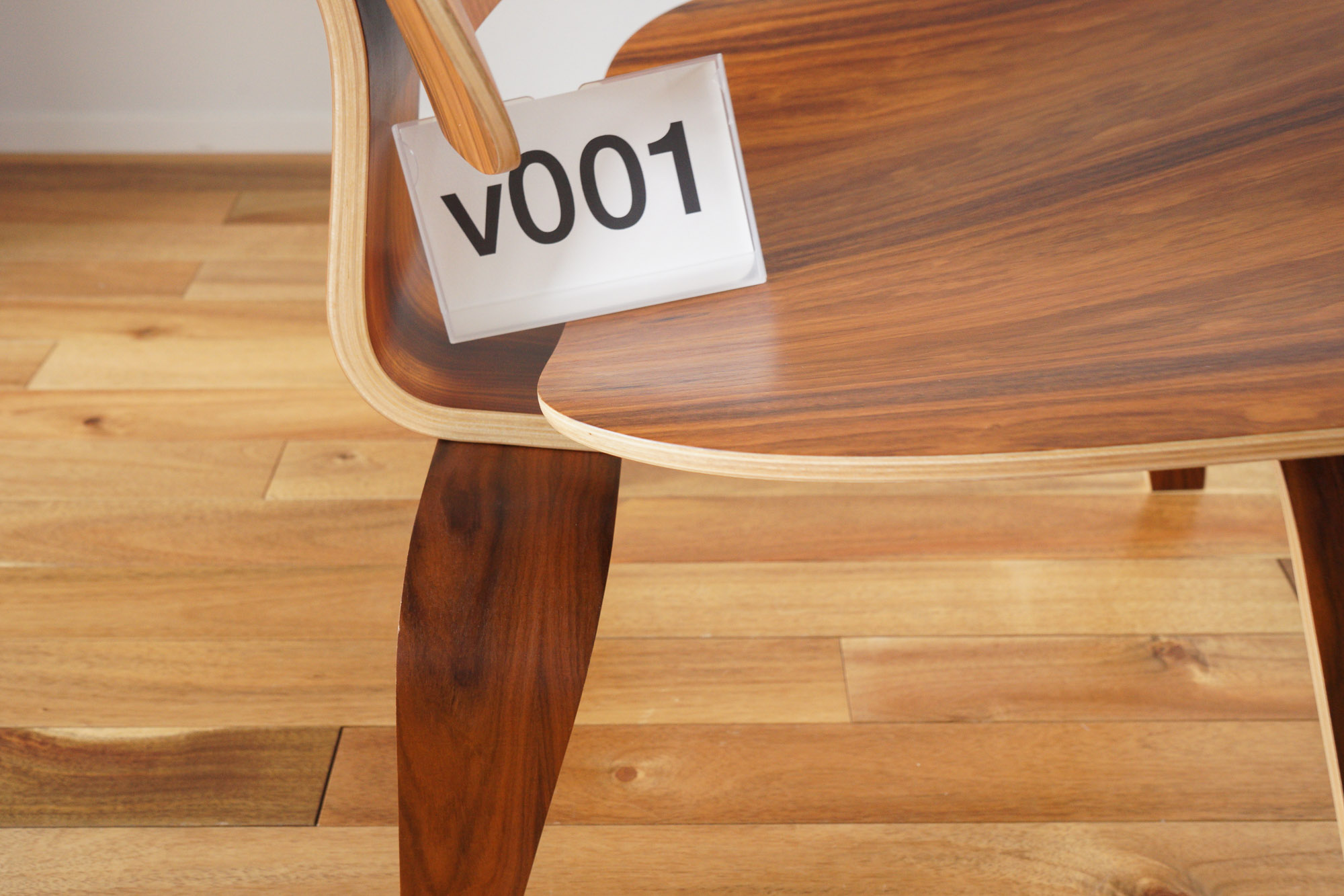 イームズLCWの木目