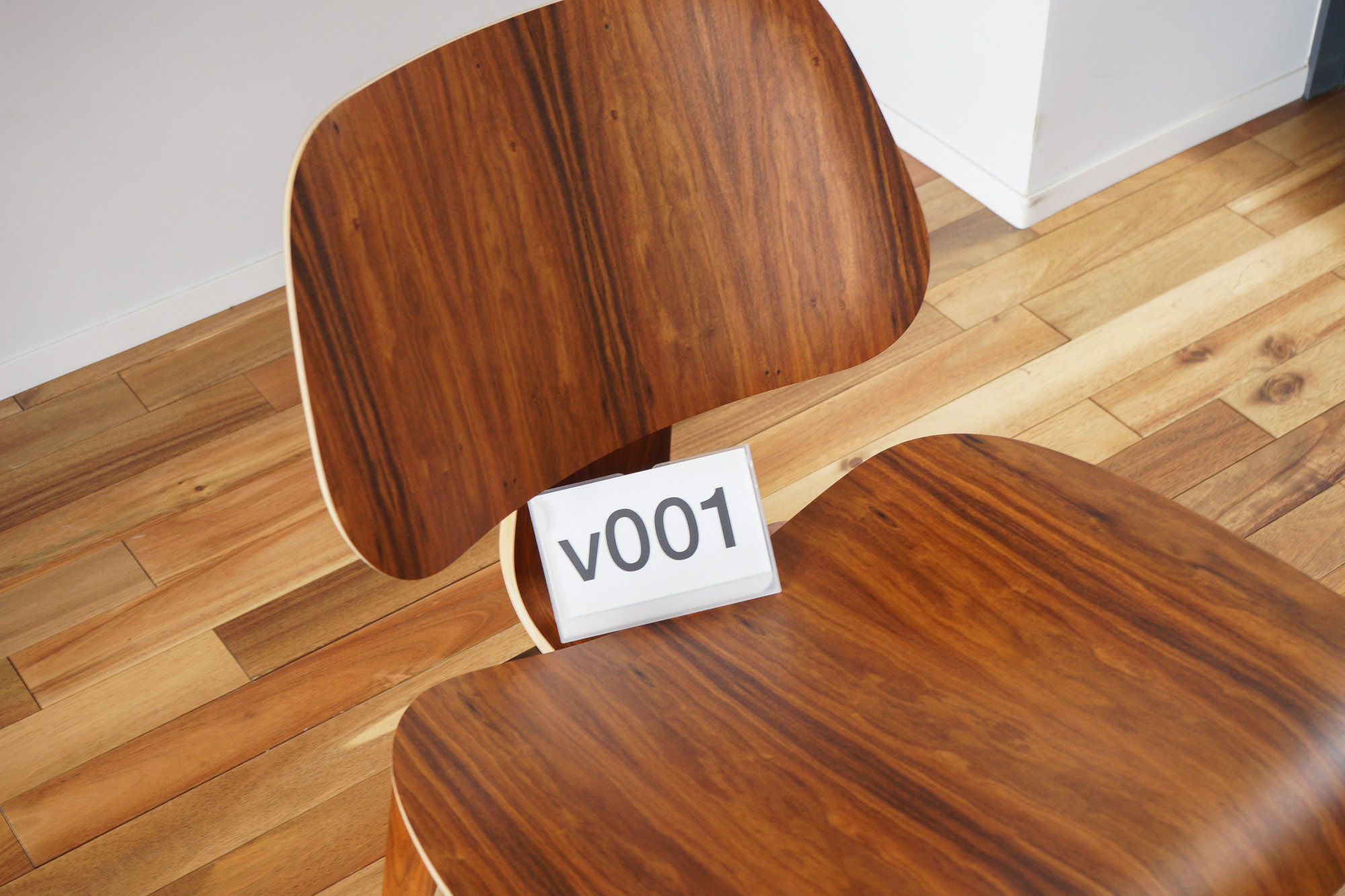 イームズLCWの木目