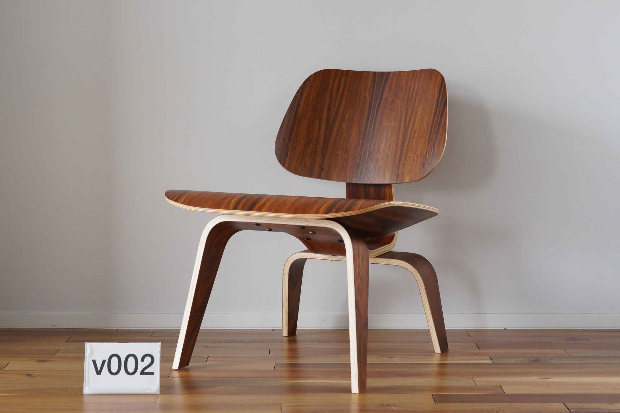 イームズLCWの木目