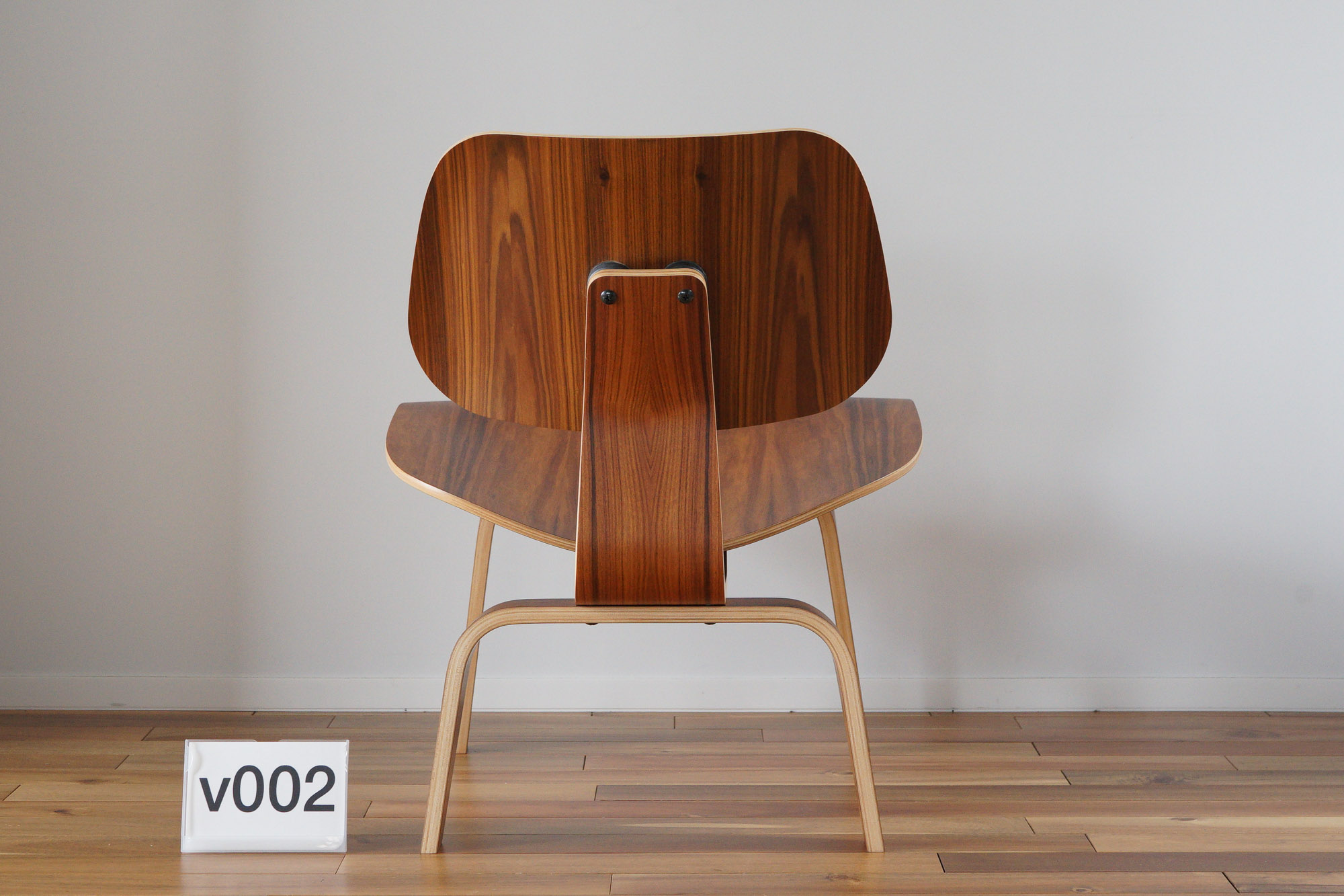 イームズLCWの木目