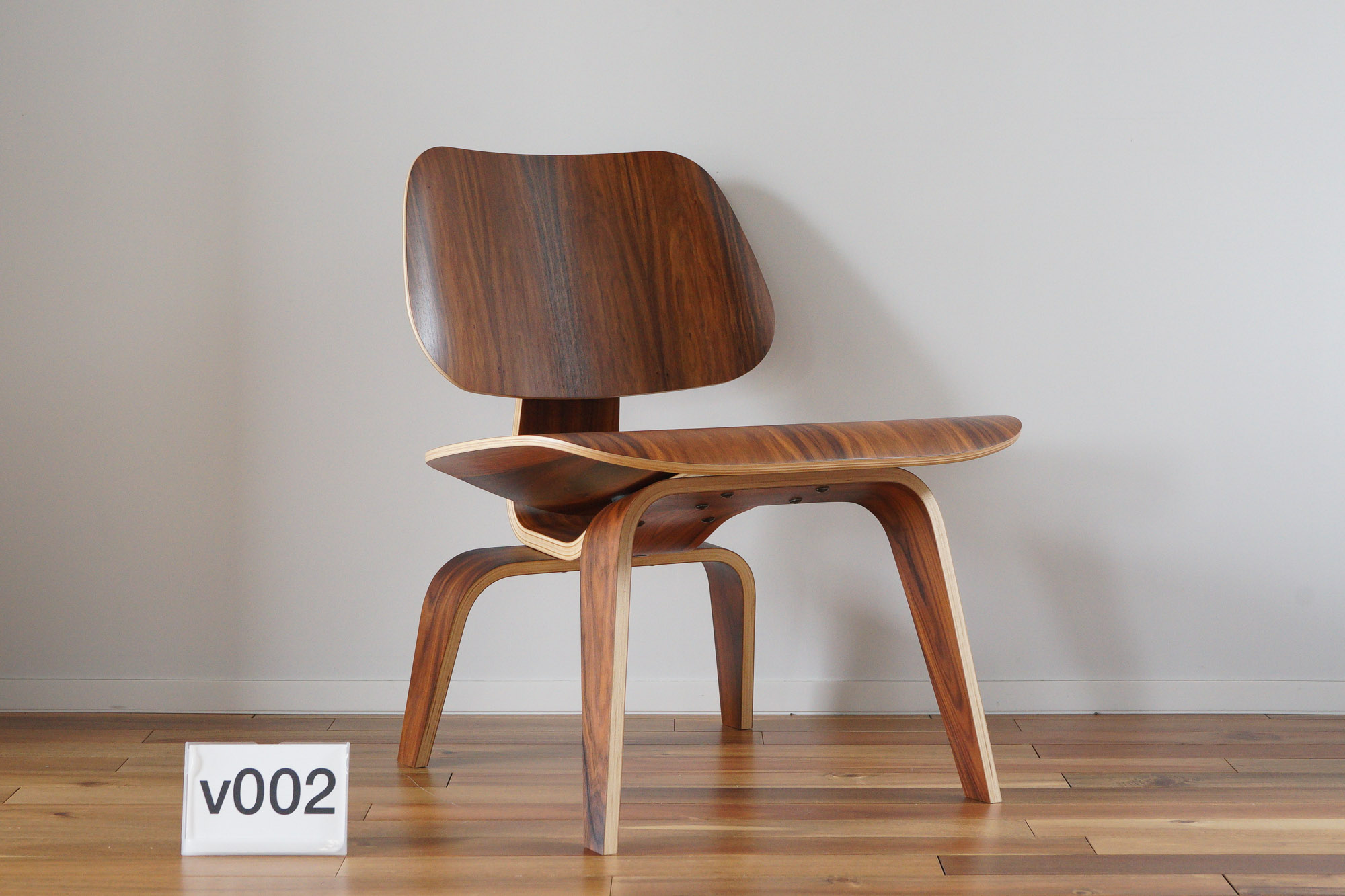 イームズLCWの木目