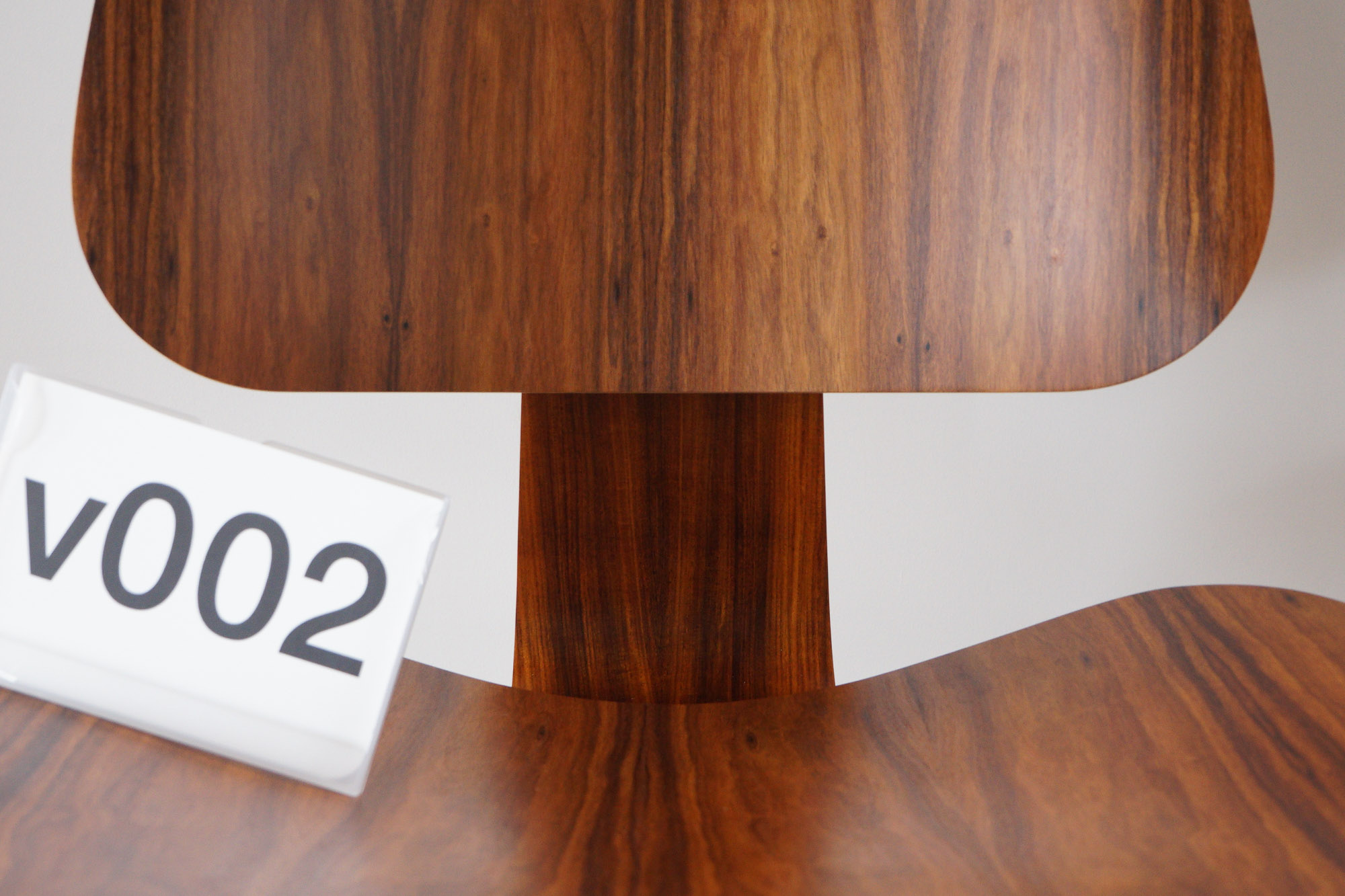 イームズLCWの木目