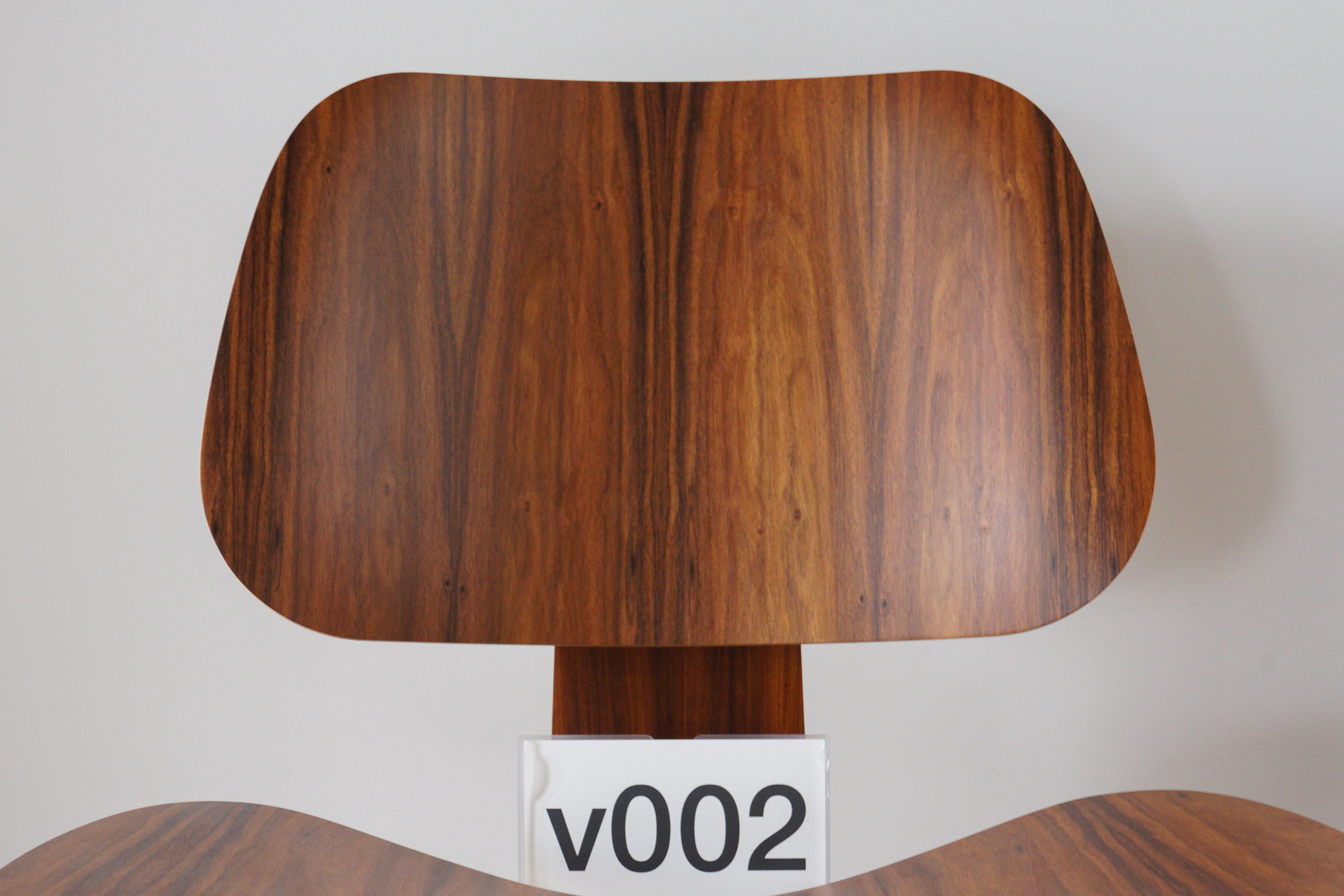 イームズLCWの木目