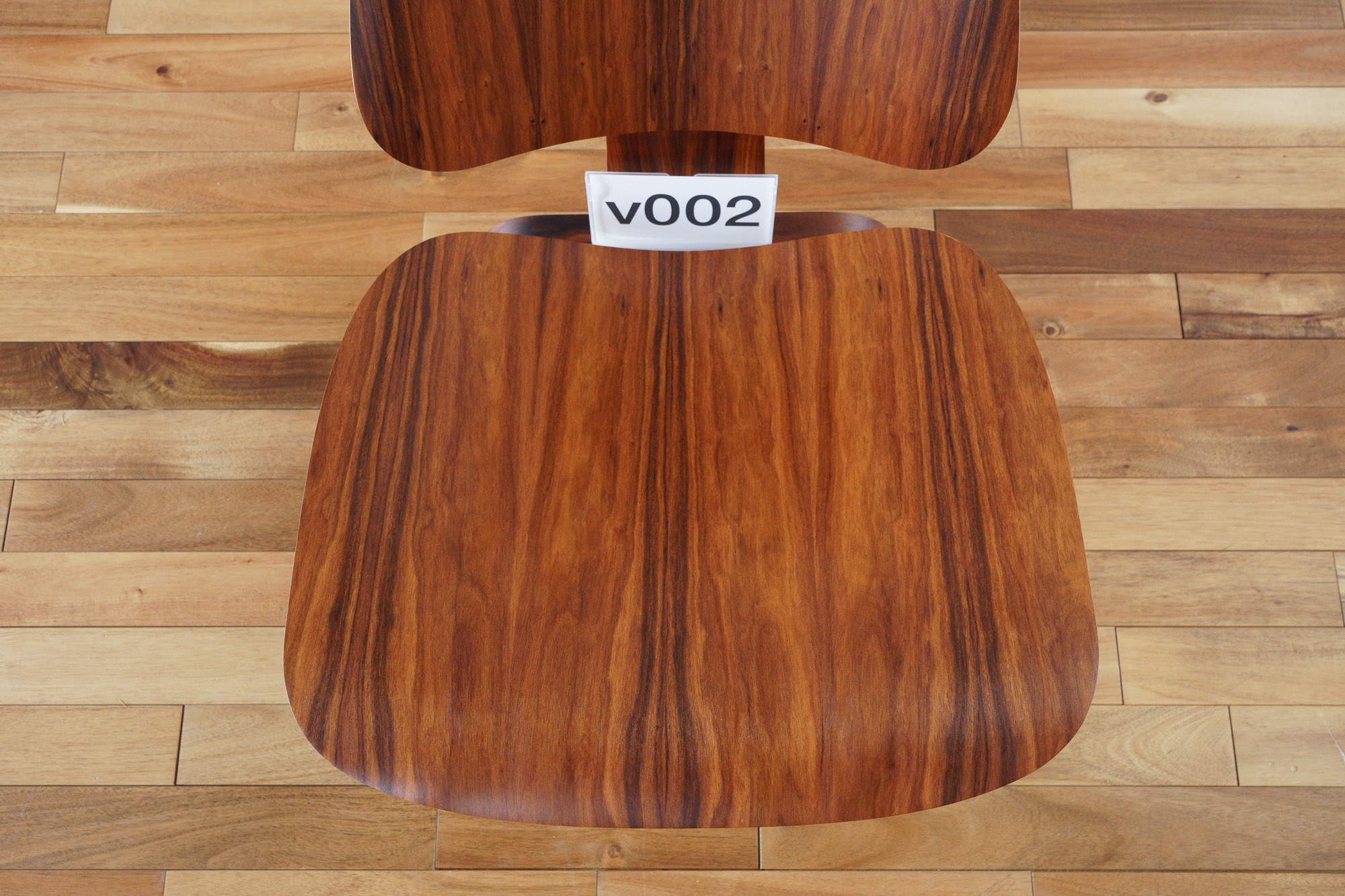 イームズLCWの木目