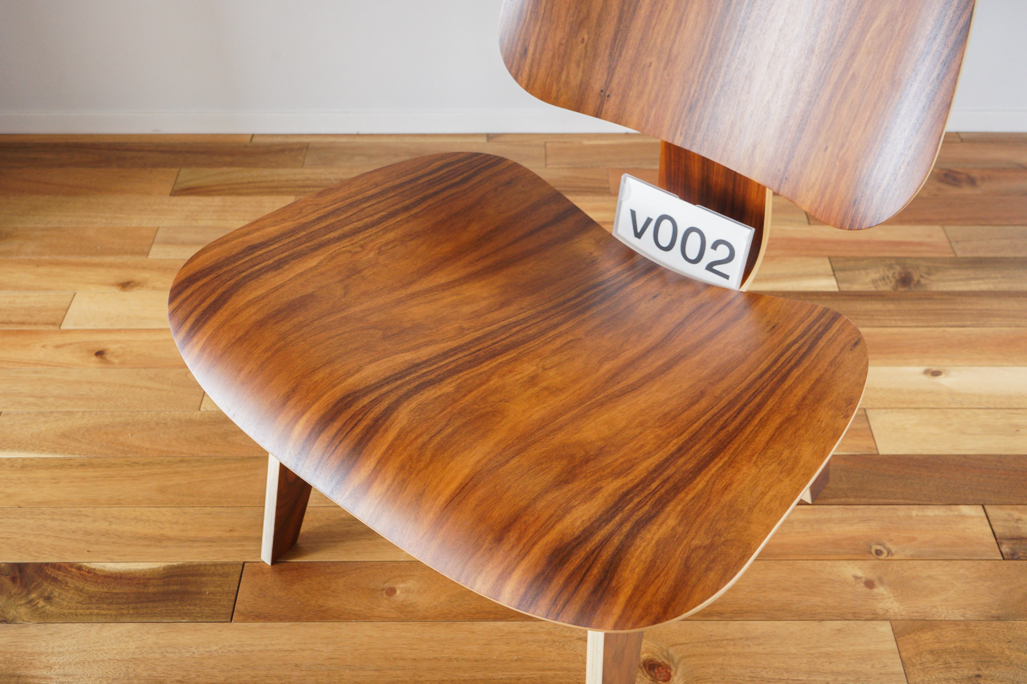 イームズLCWの木目