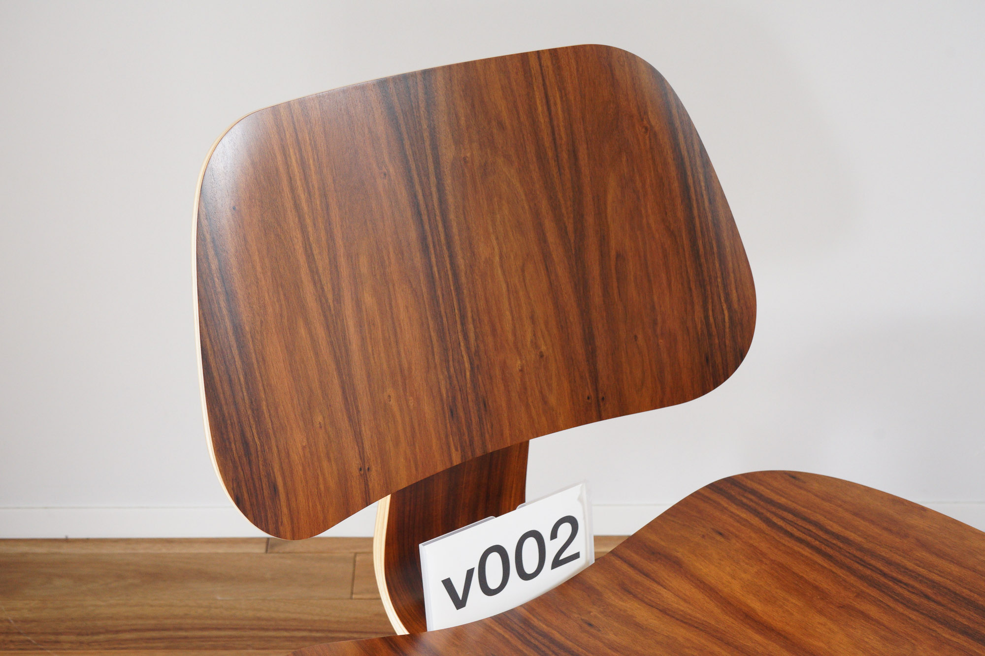 イームズLCWの木目