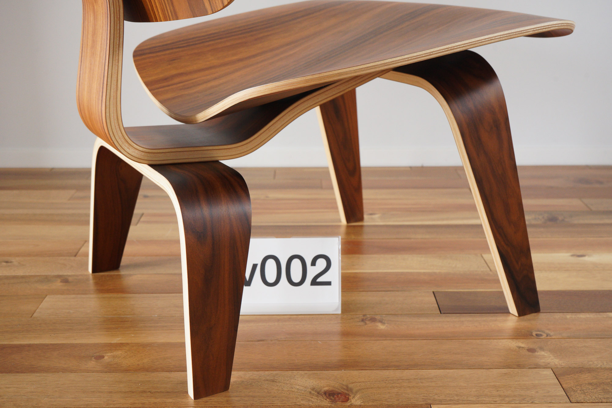 イームズLCWの木目