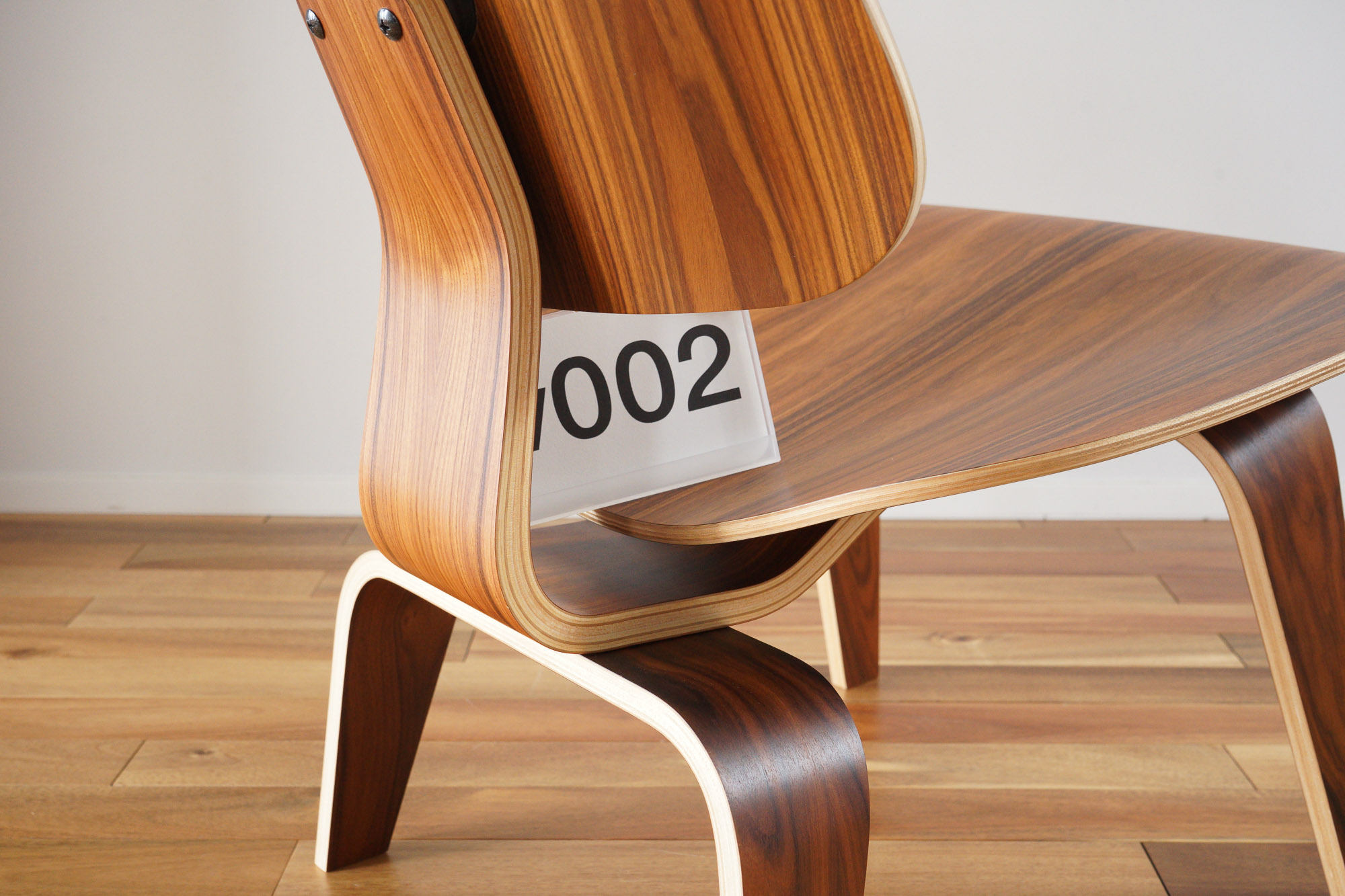 イームズLCWの木目