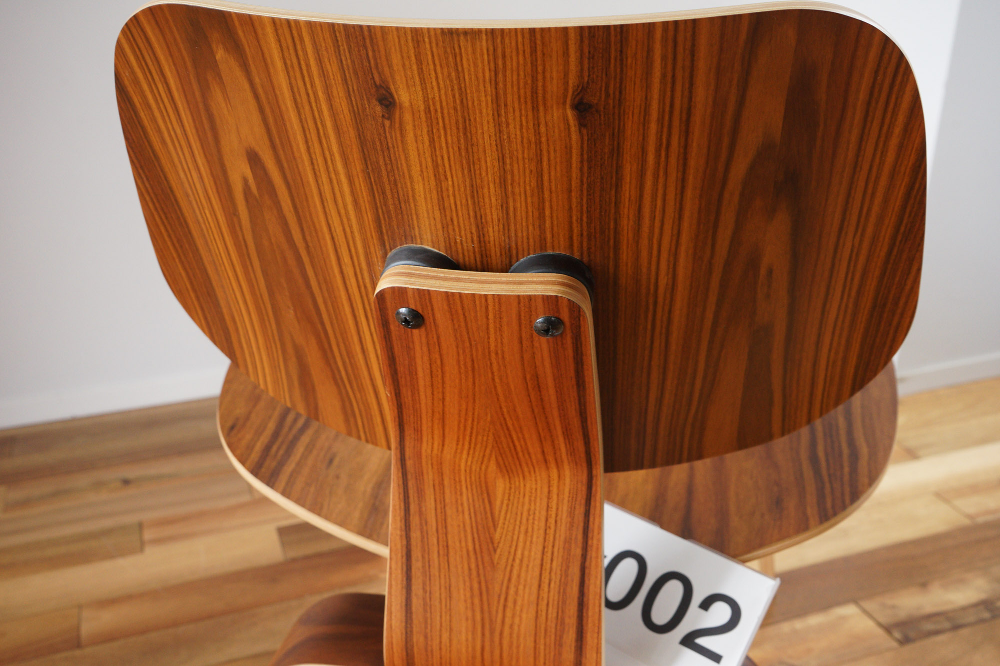 イームズLCWの木目