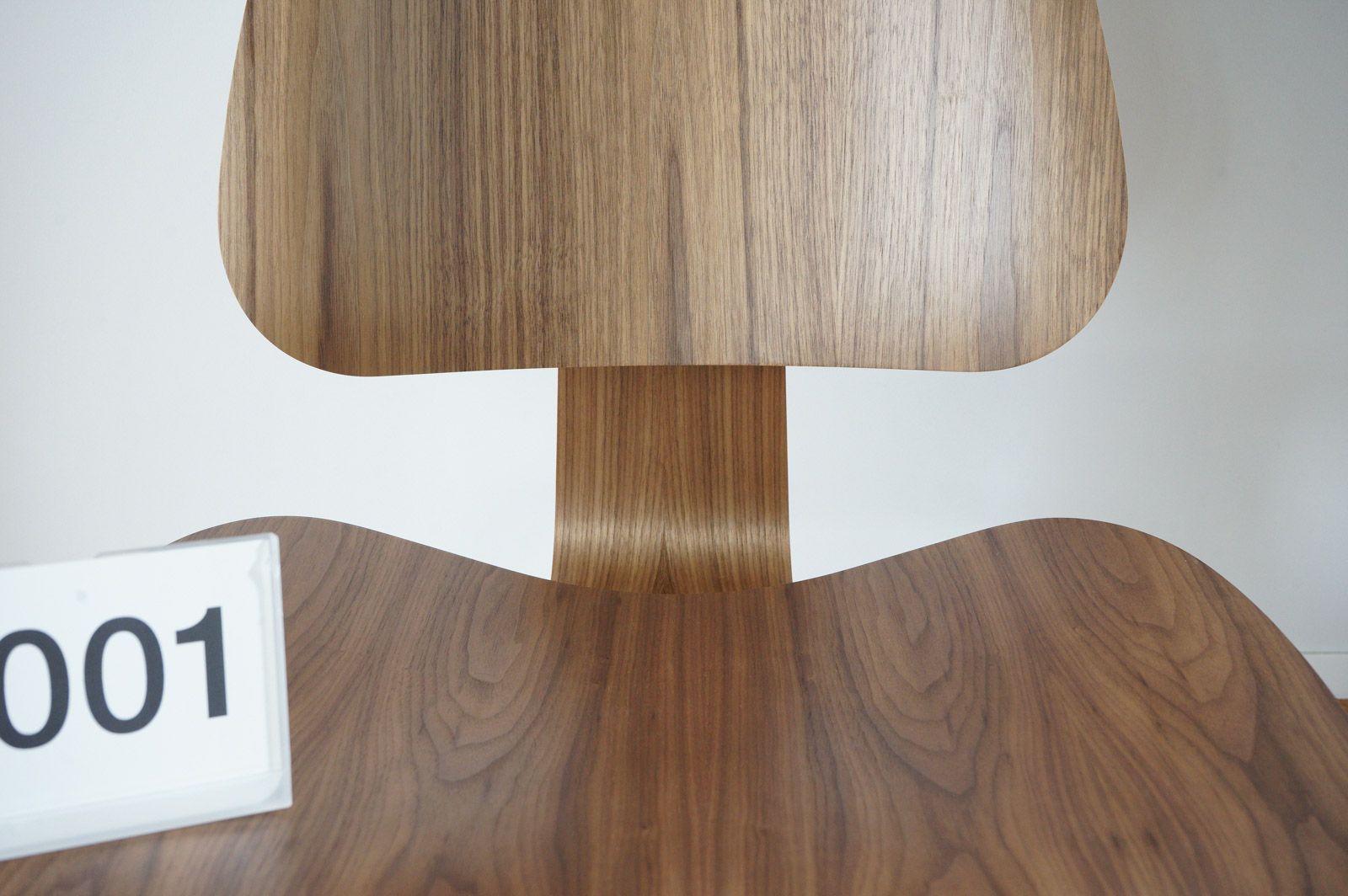 イームズLCWの木目