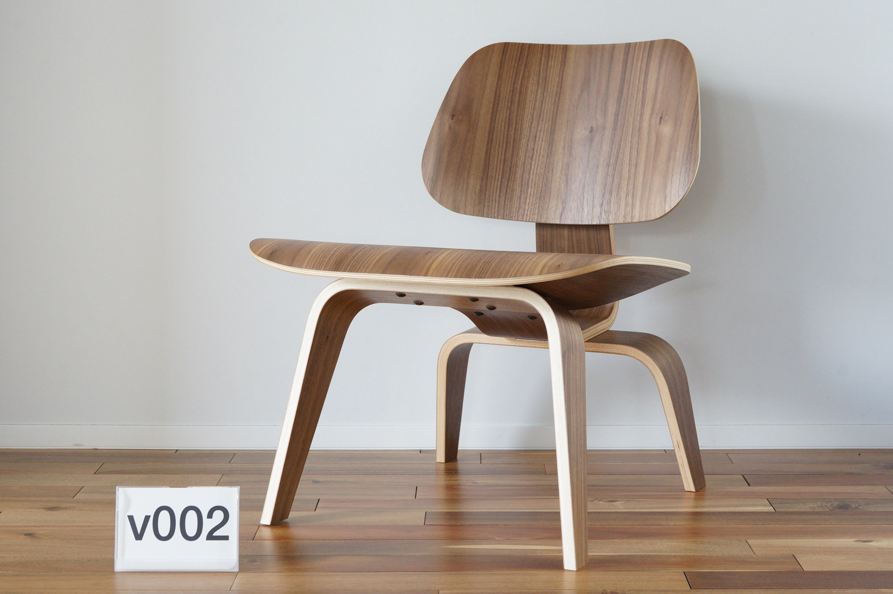 イームズLCWの木目