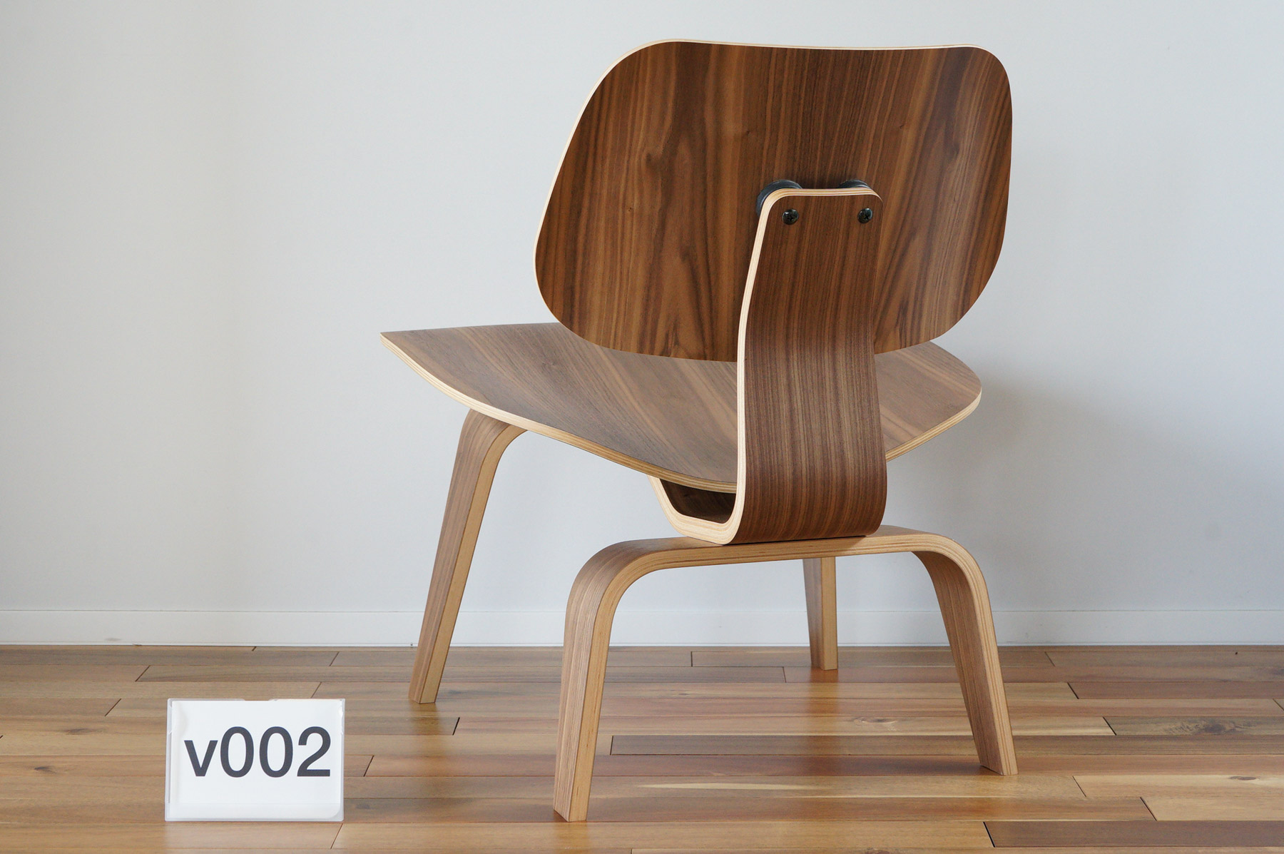 イームズLCWの木目