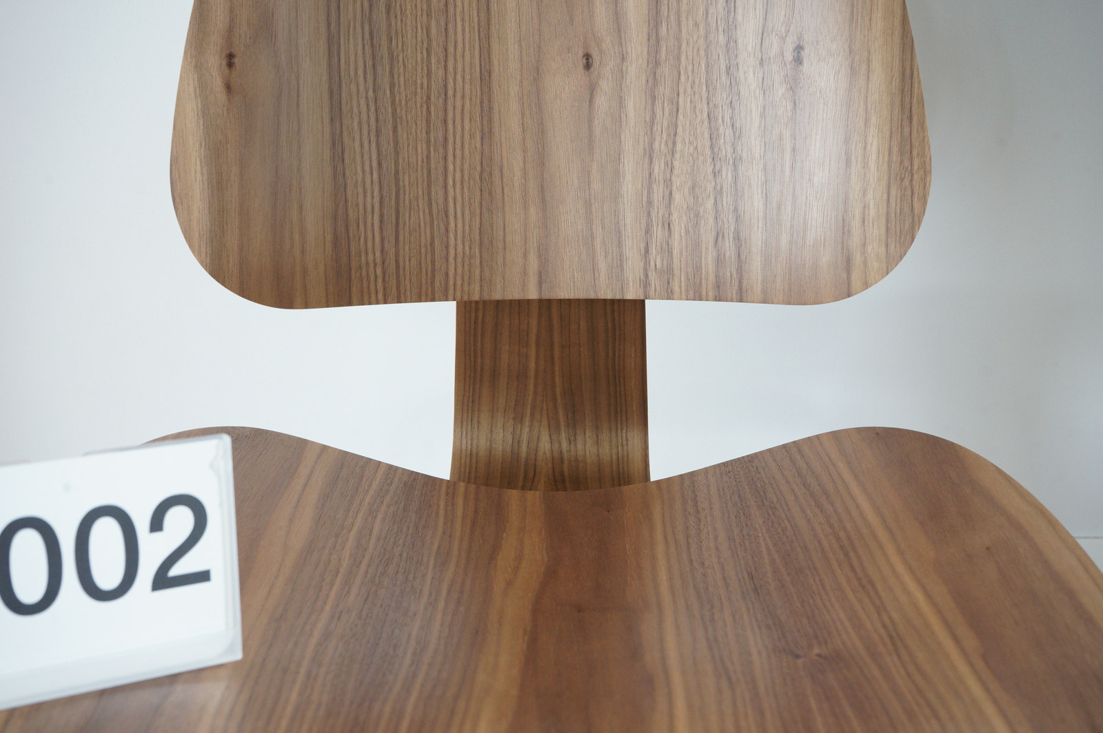 イームズLCWの木目