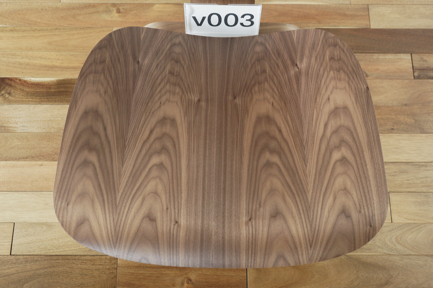 イームズLCWの木目