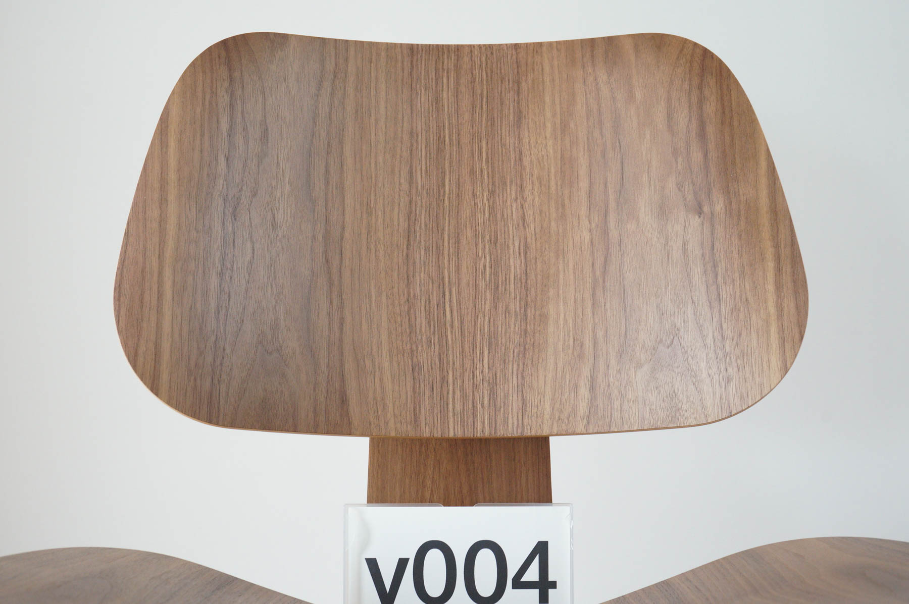 イームズLCWの木目