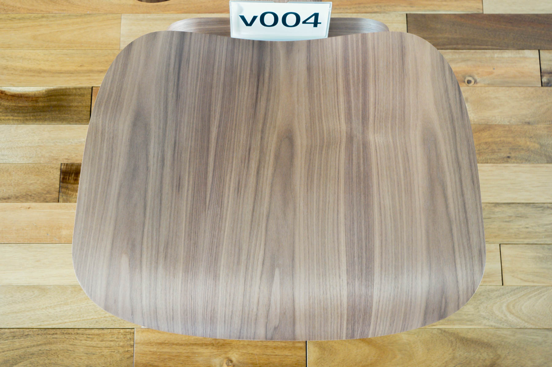 イームズLCWの木目