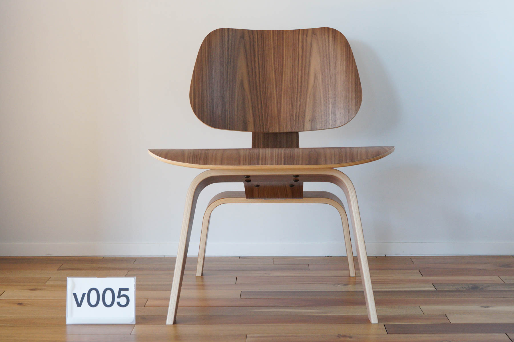 イームズLCWの木目