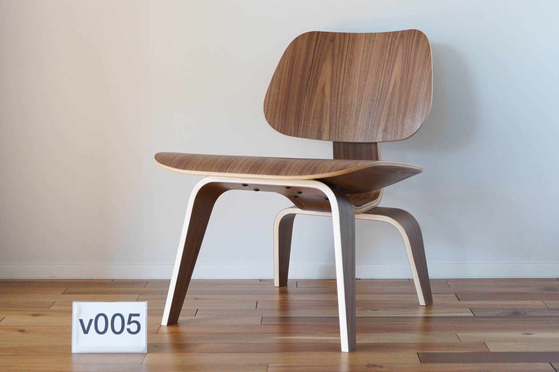 イームズLCWの木目