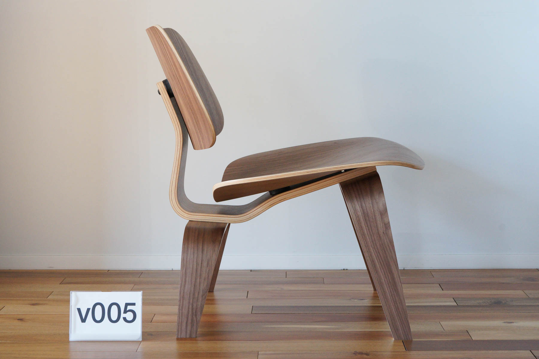 イームズLCWの木目