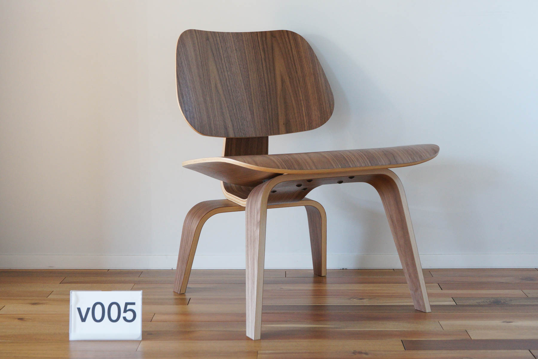 イームズLCWの木目