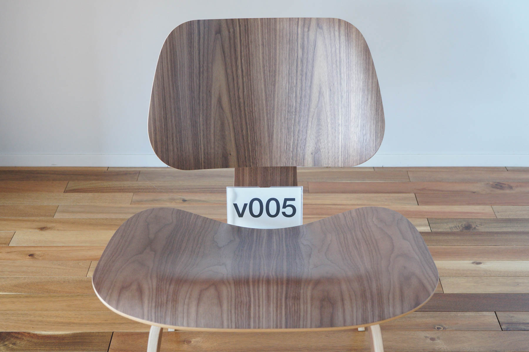 イームズLCWの木目