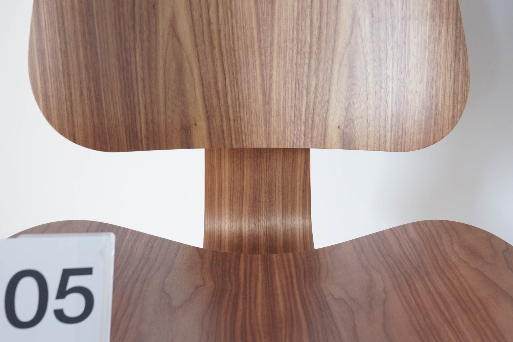 イームズLCWの木目