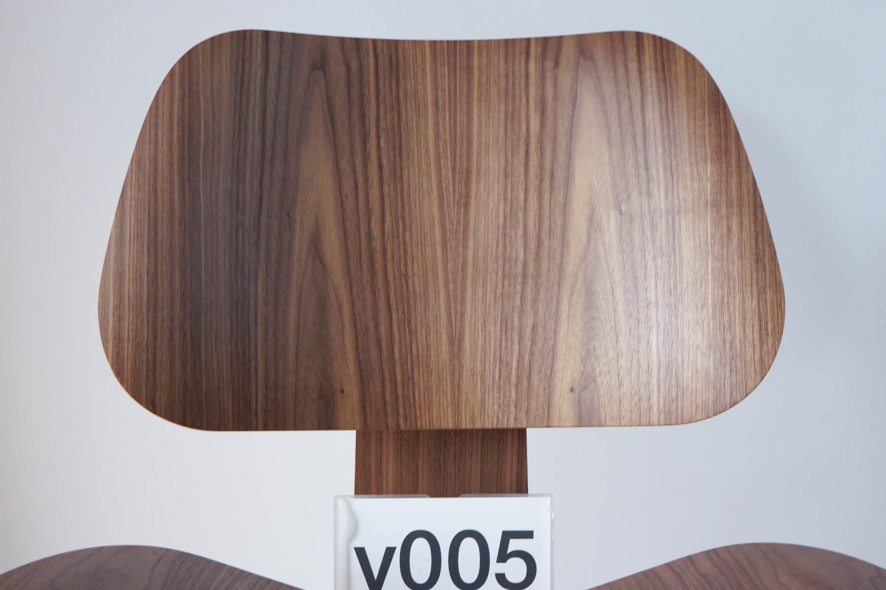 イームズLCWの木目