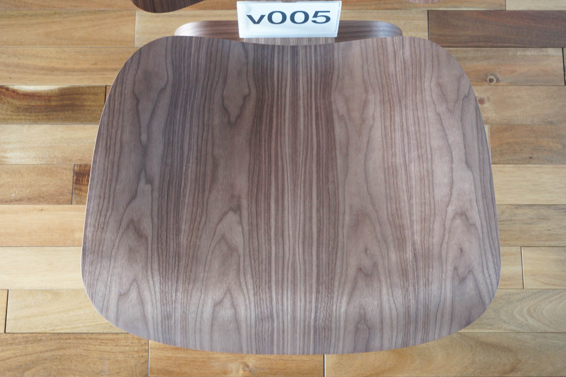 イームズLCWの木目