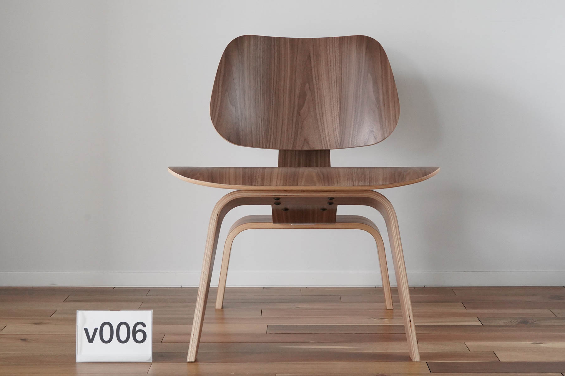 イームズLCWの木目