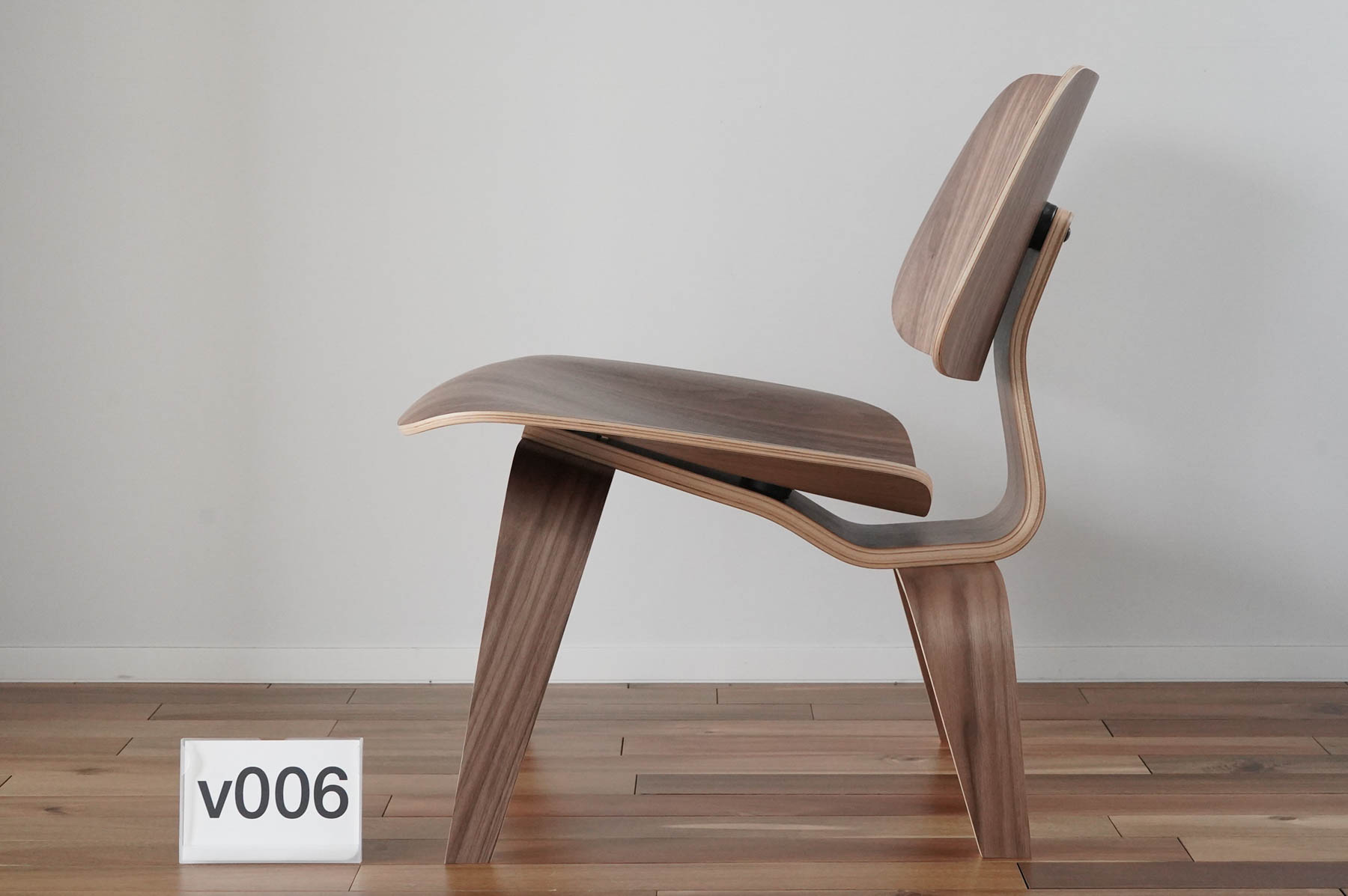 イームズLCWの木目