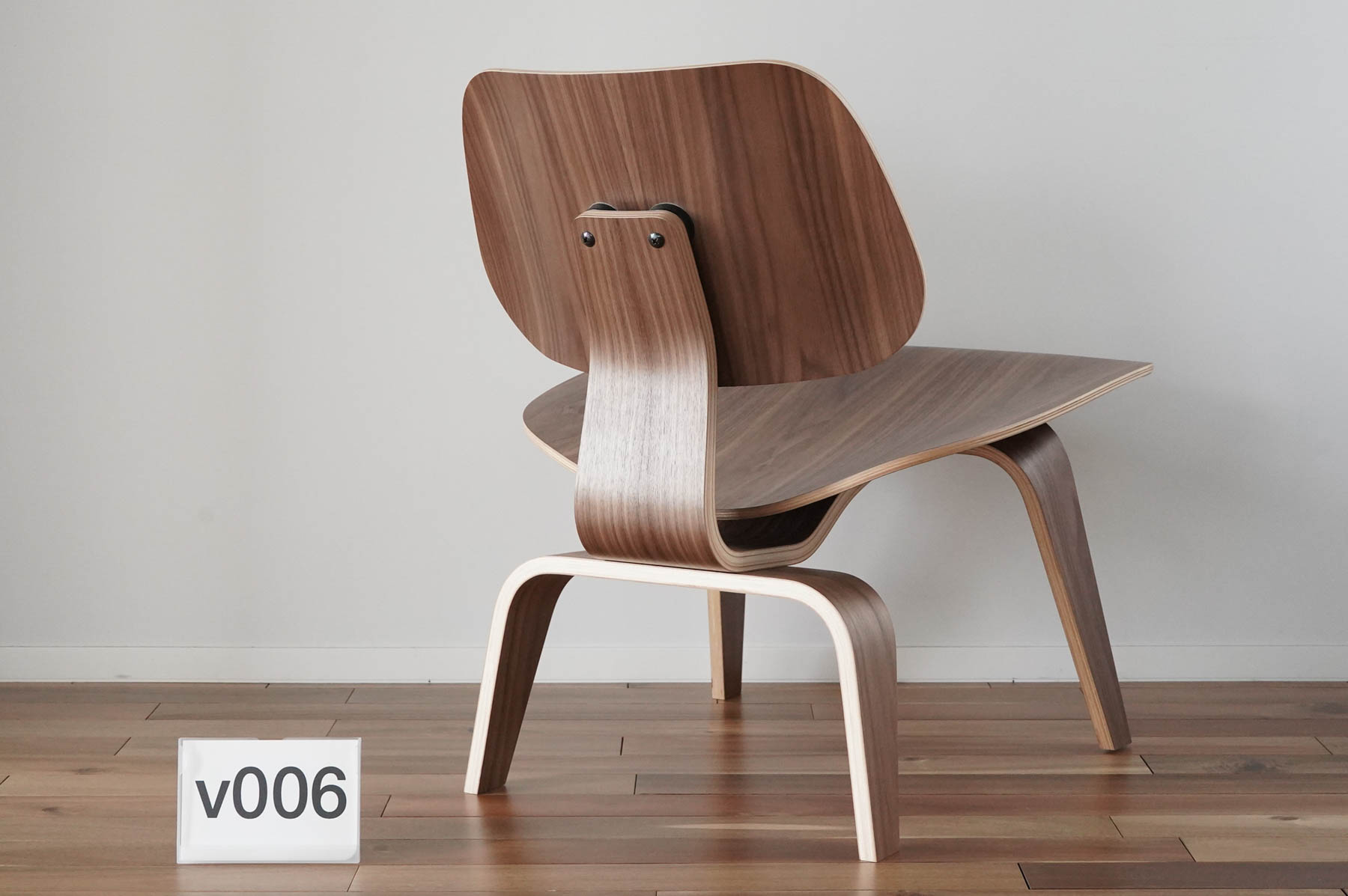 イームズLCWの木目