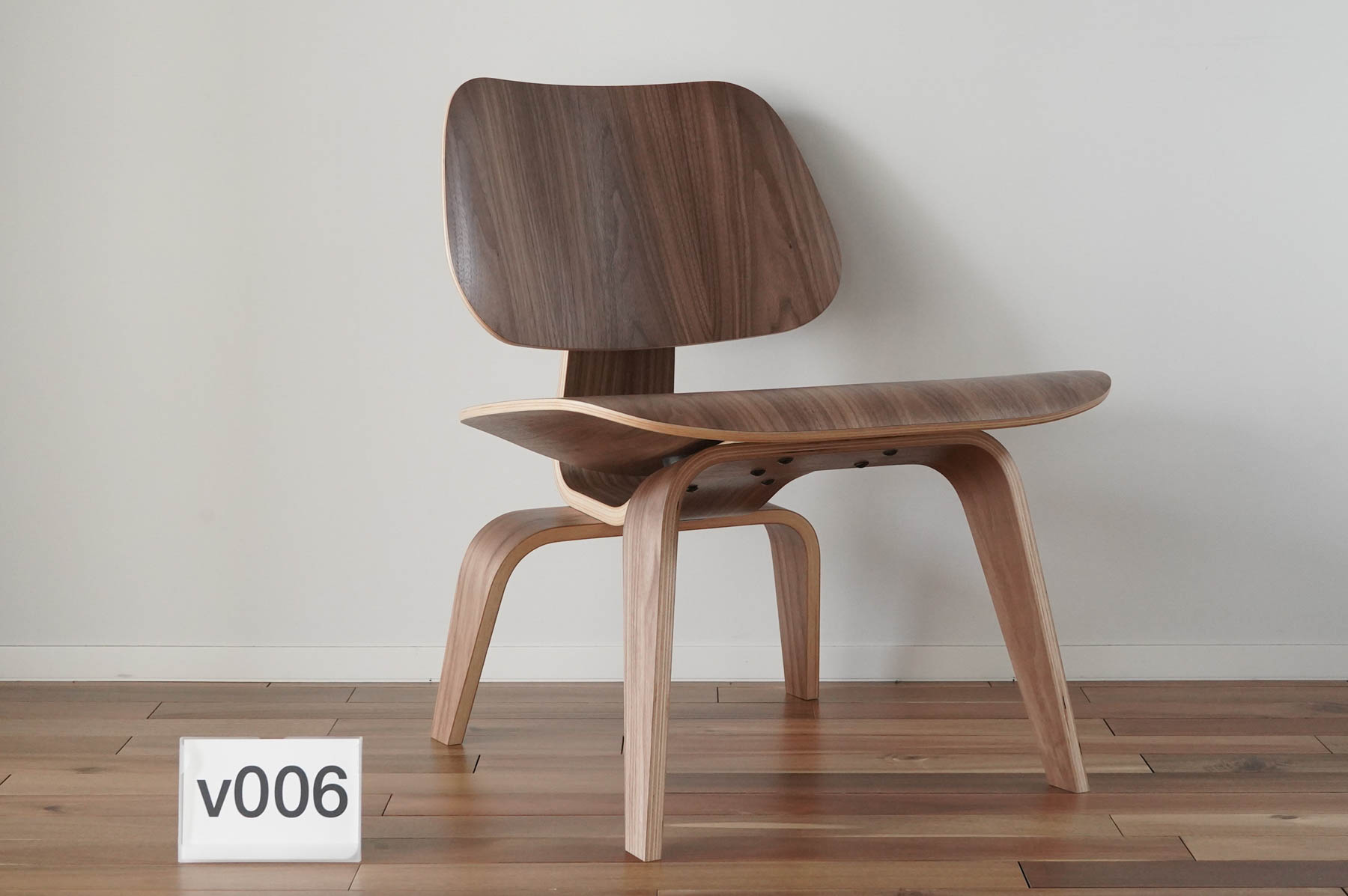 イームズLCWの木目