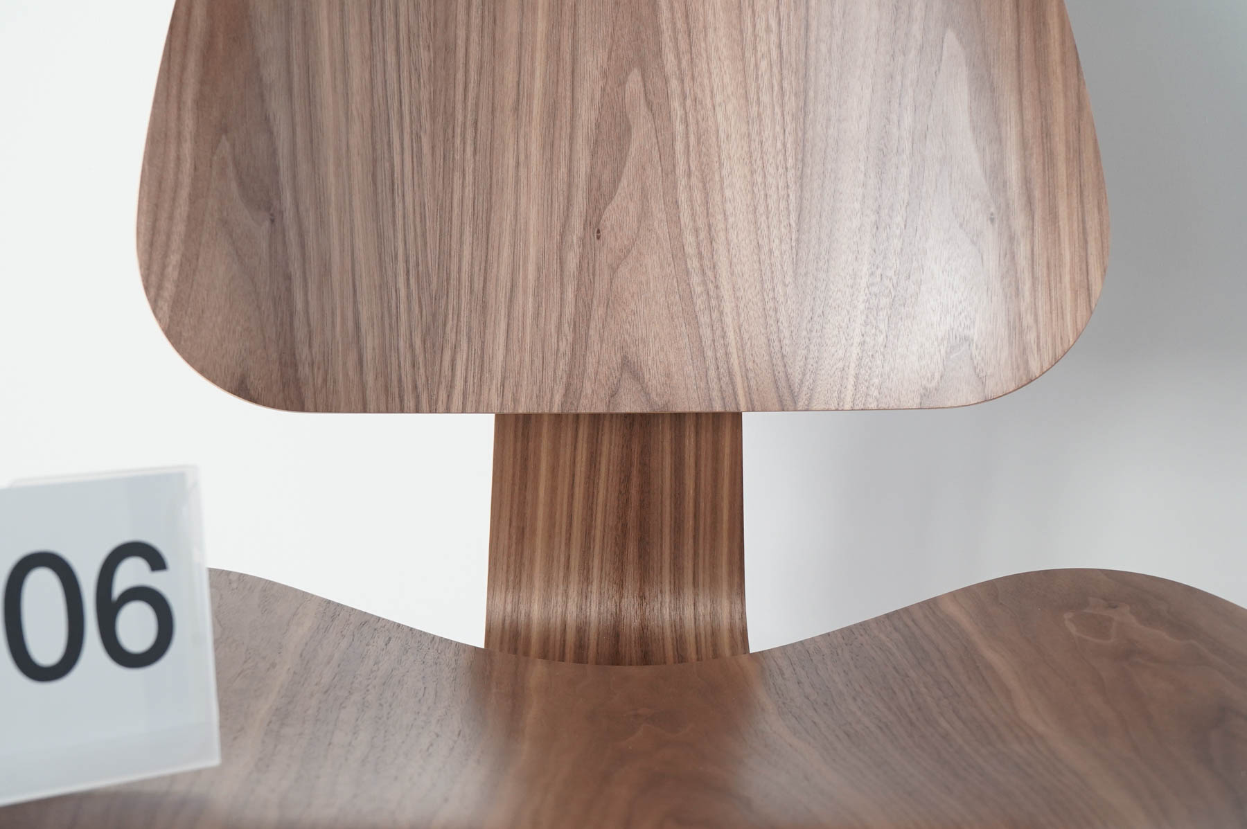 イームズLCWの木目