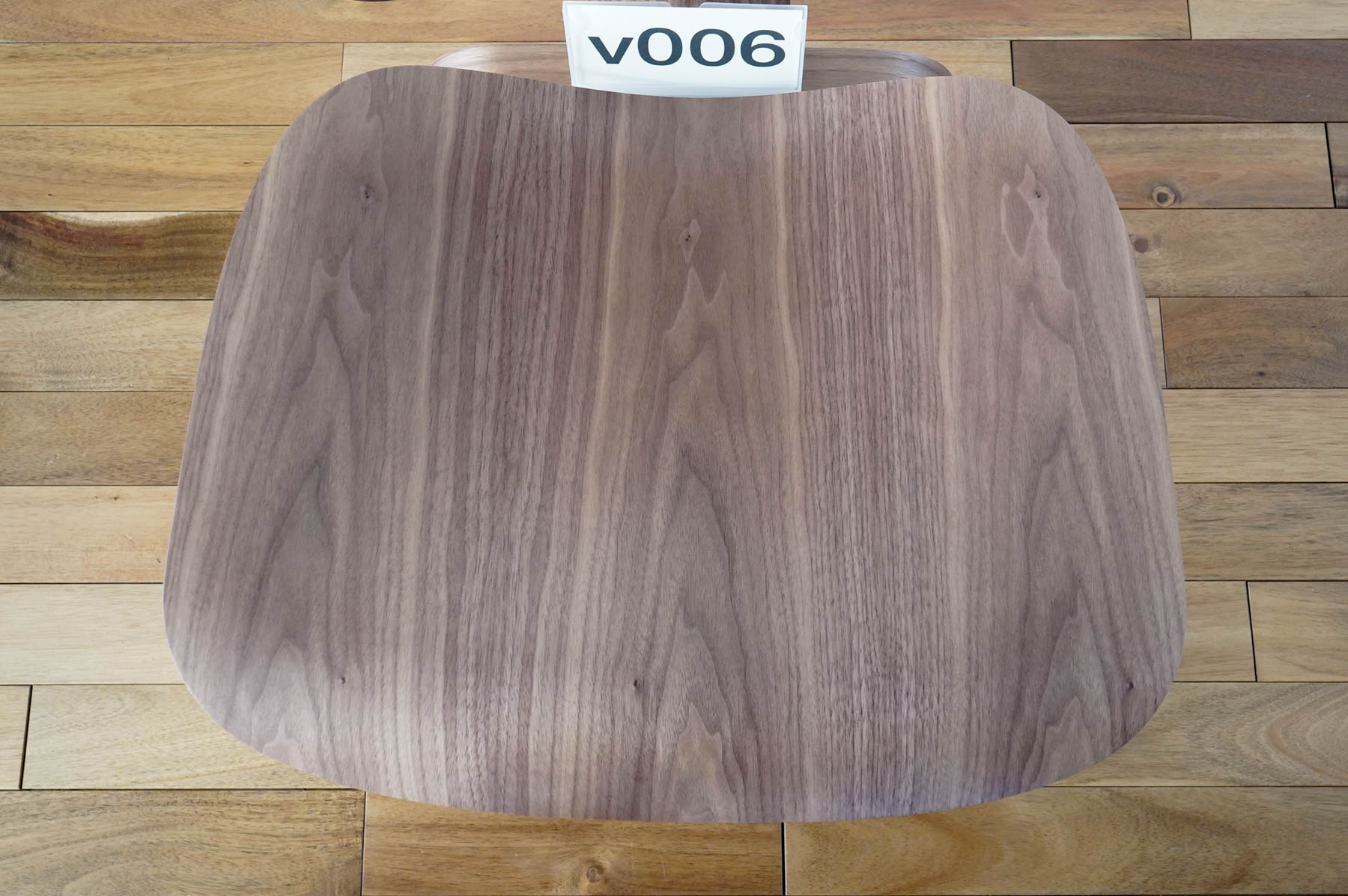 イームズLCWの木目