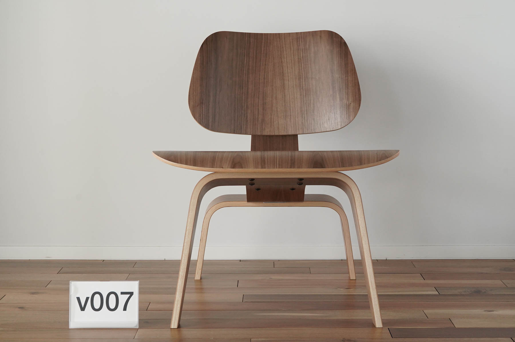 イームズLCWの木目