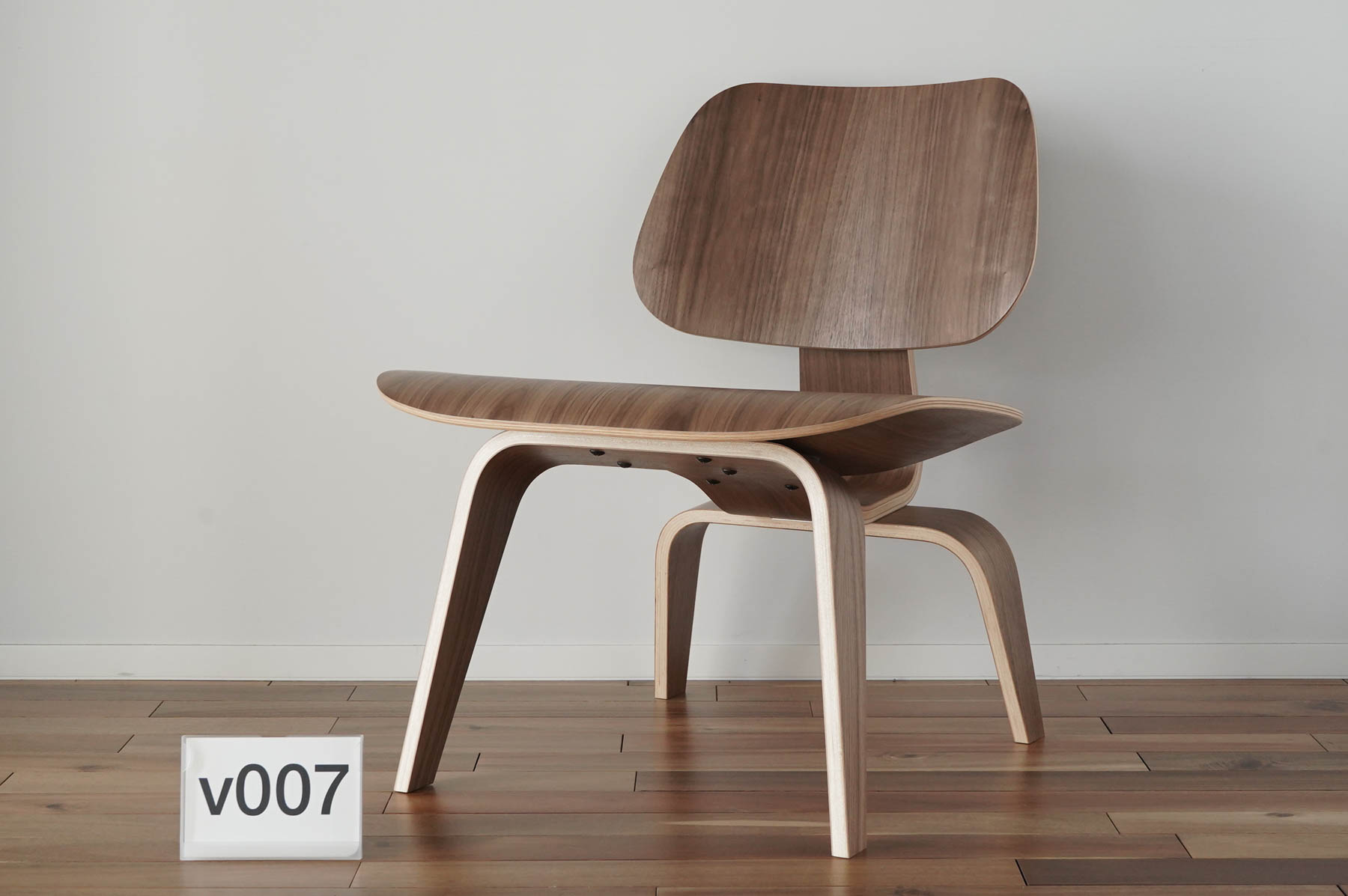 イームズLCWの木目