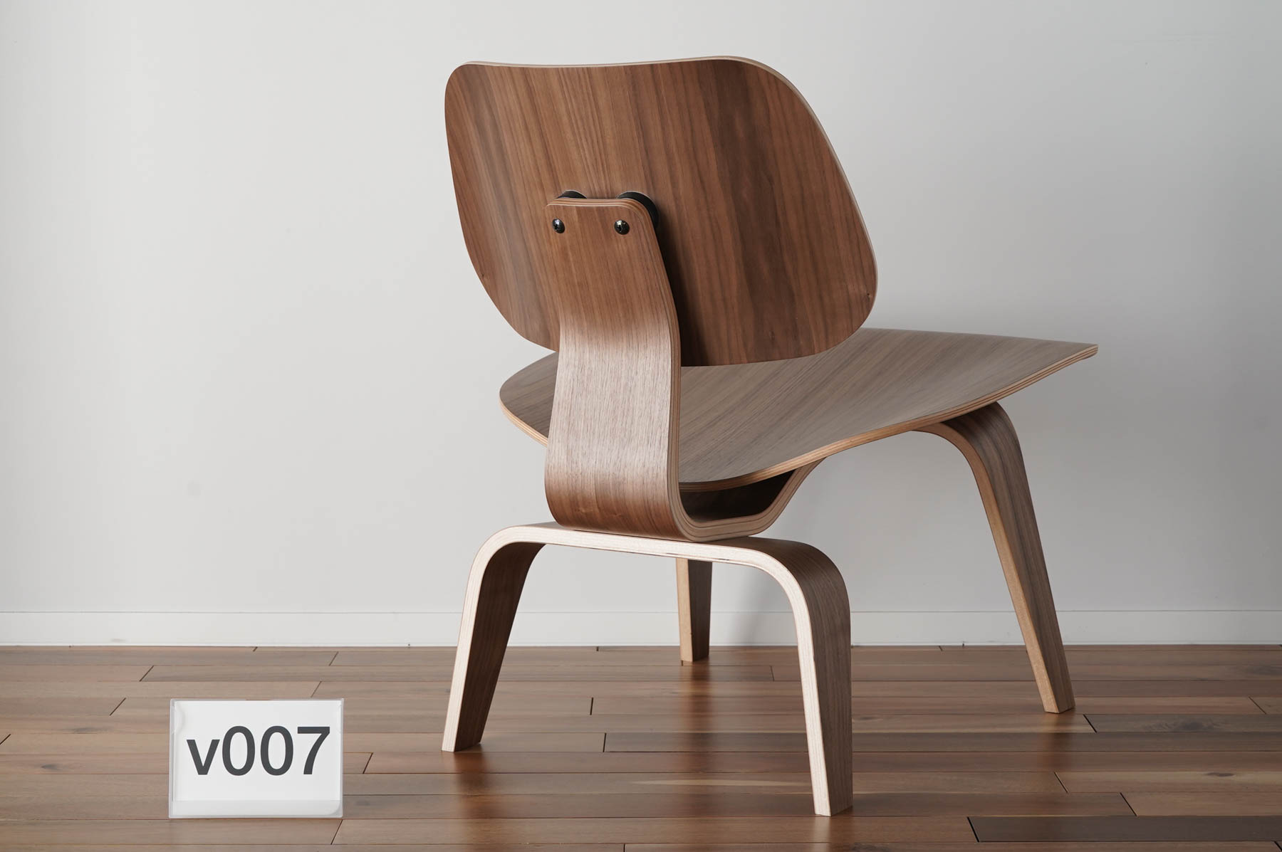 イームズLCWの木目