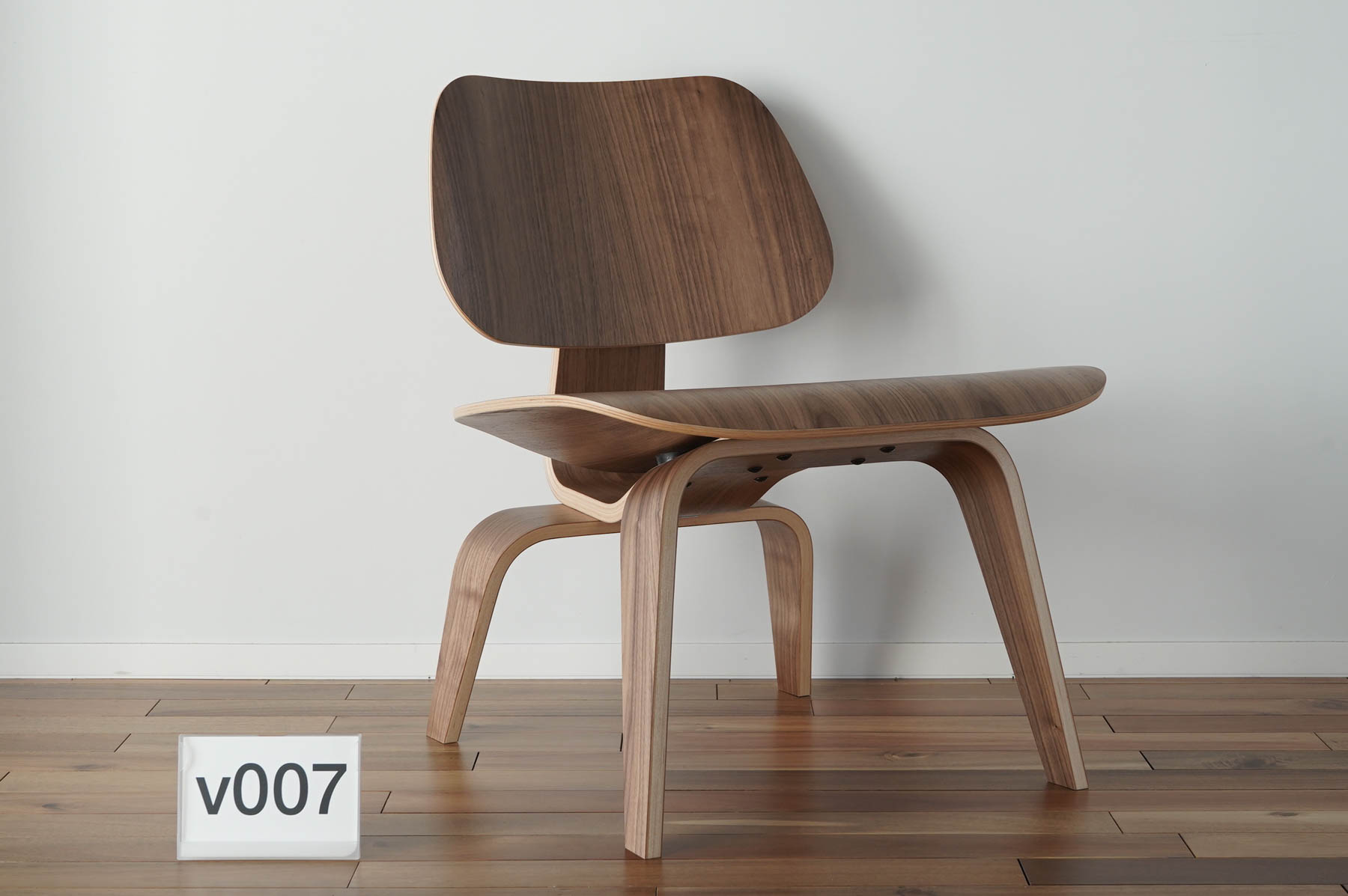 イームズLCWの木目