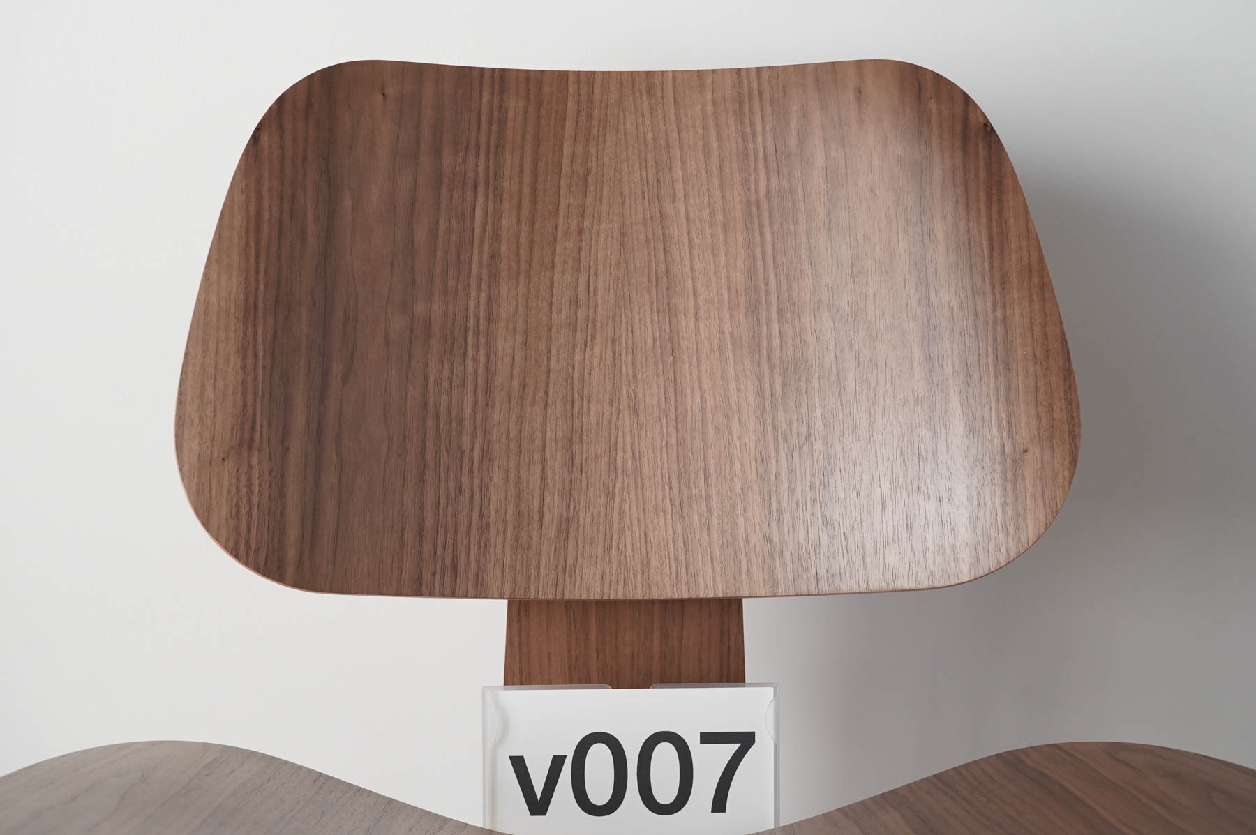 イームズLCWの木目