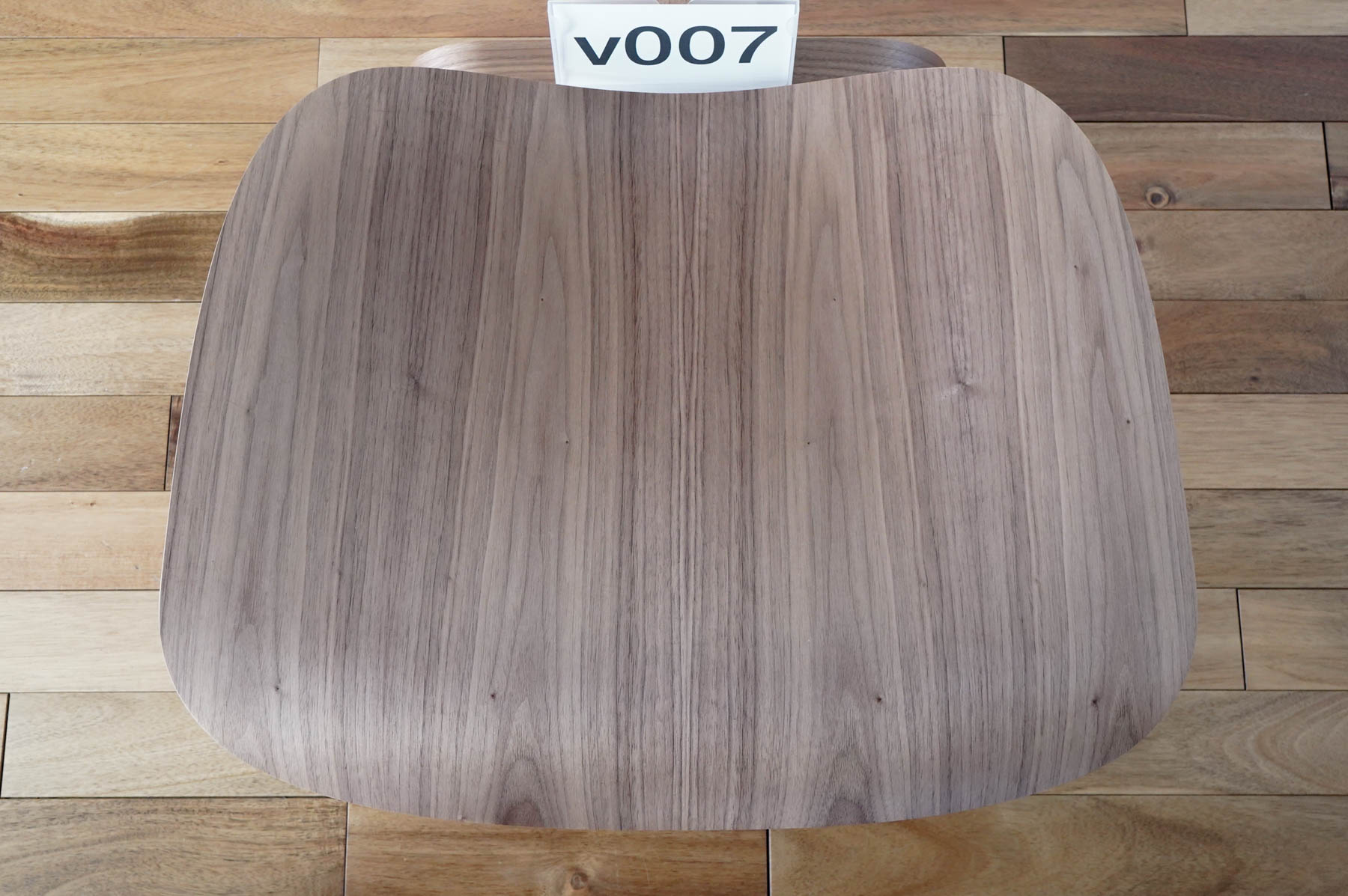 イームズLCWの木目