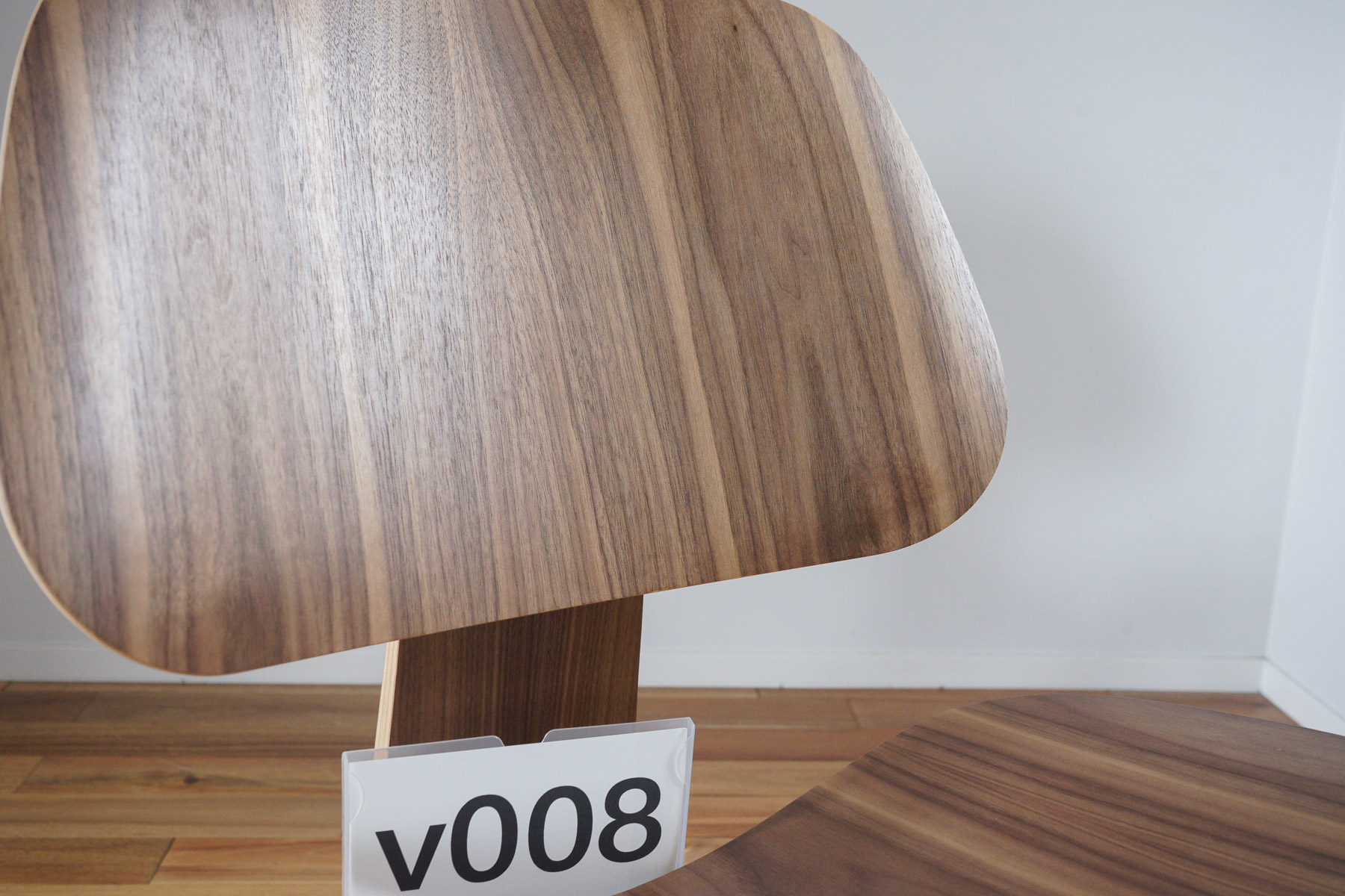 イームズLCWの木目