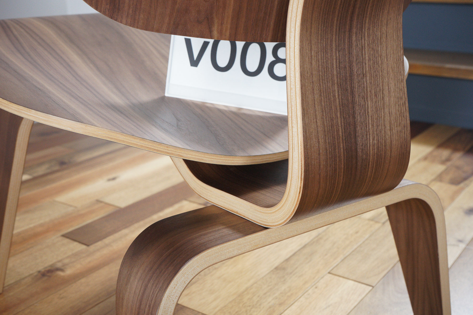 イームズLCWの木目