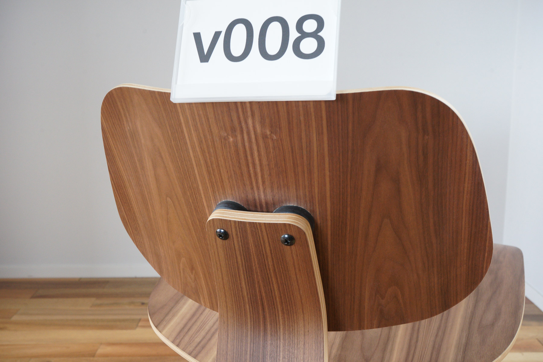 イームズLCWの木目