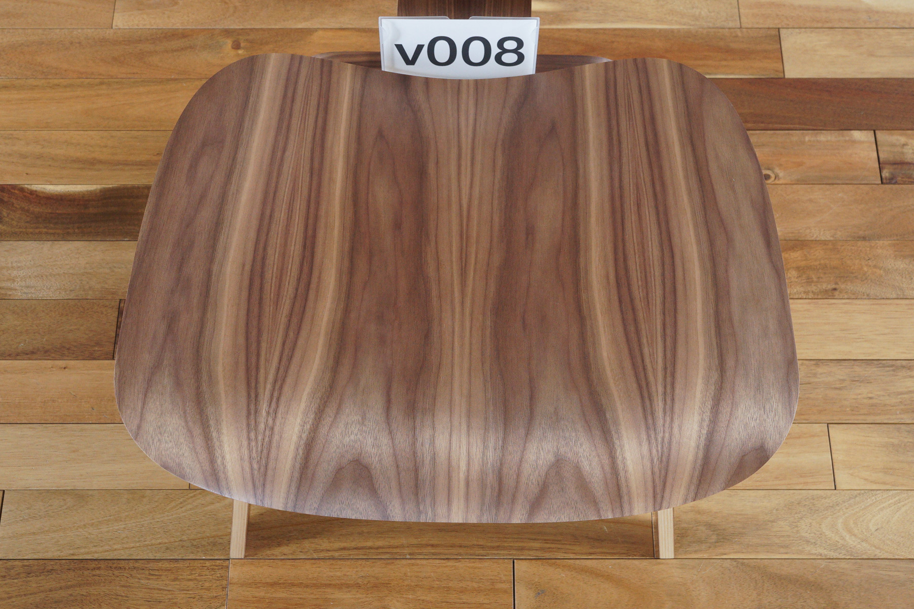 イームズLCWの木目